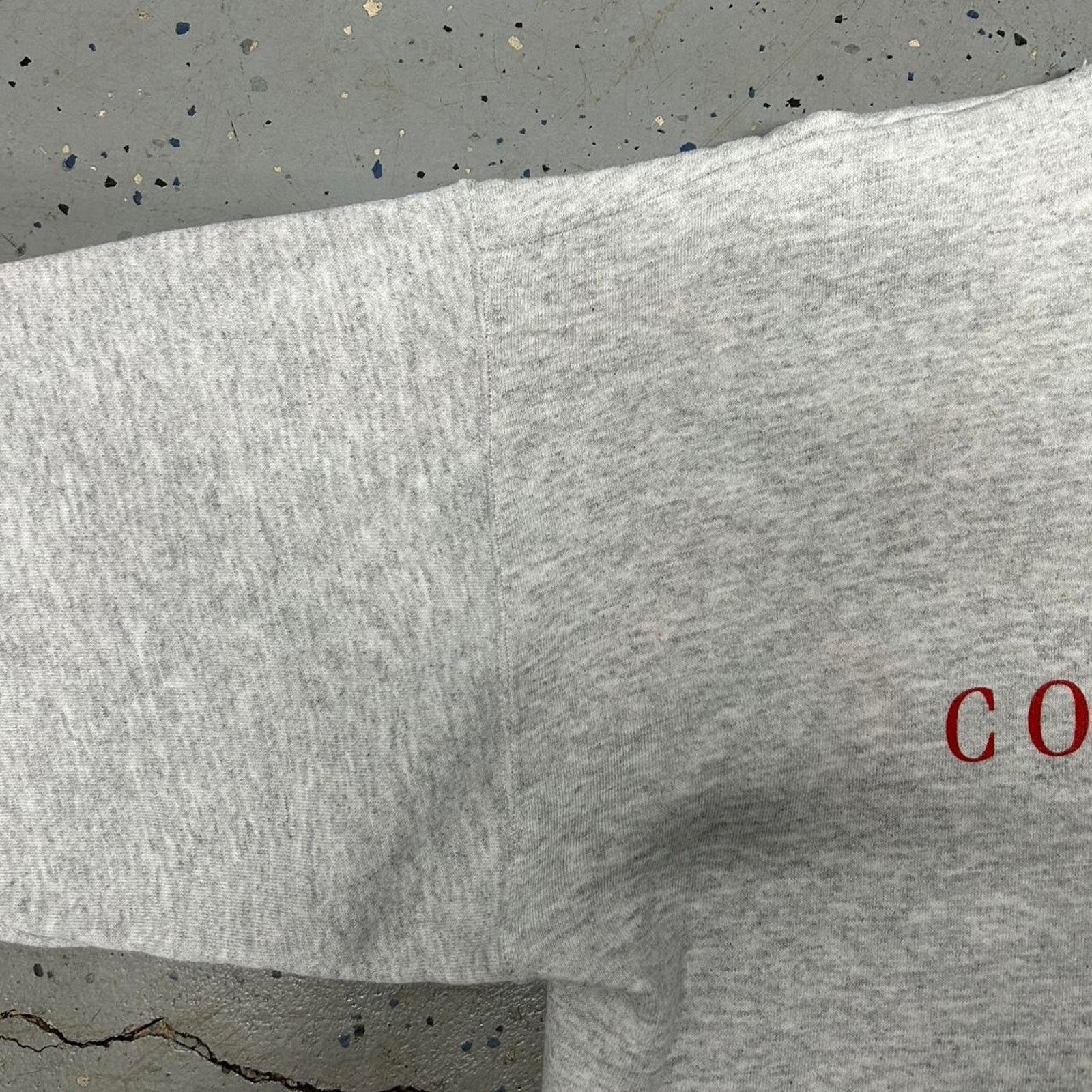 Hanes VTG 90s Connecticut crewneck sweatshirt in grey and red Size US XL / EU 56 / 4 - 5 Thumbnail
