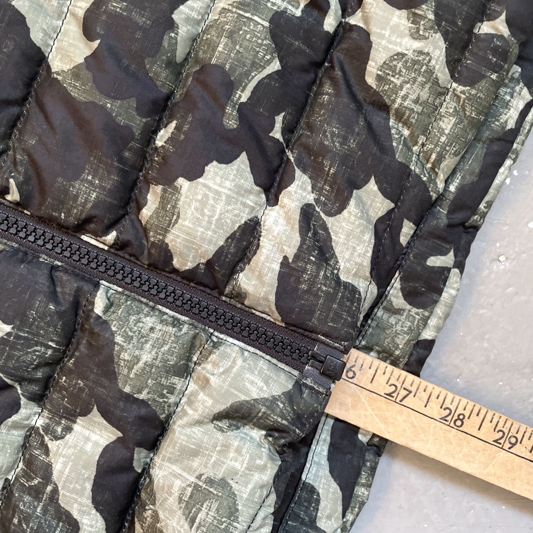 The North Face VINTAGE The North Face 550 Down Puffer Camouflage Full Zip Vest Men’s Small Size US S / EU 44-46 / 1 - 6 Thumbnail