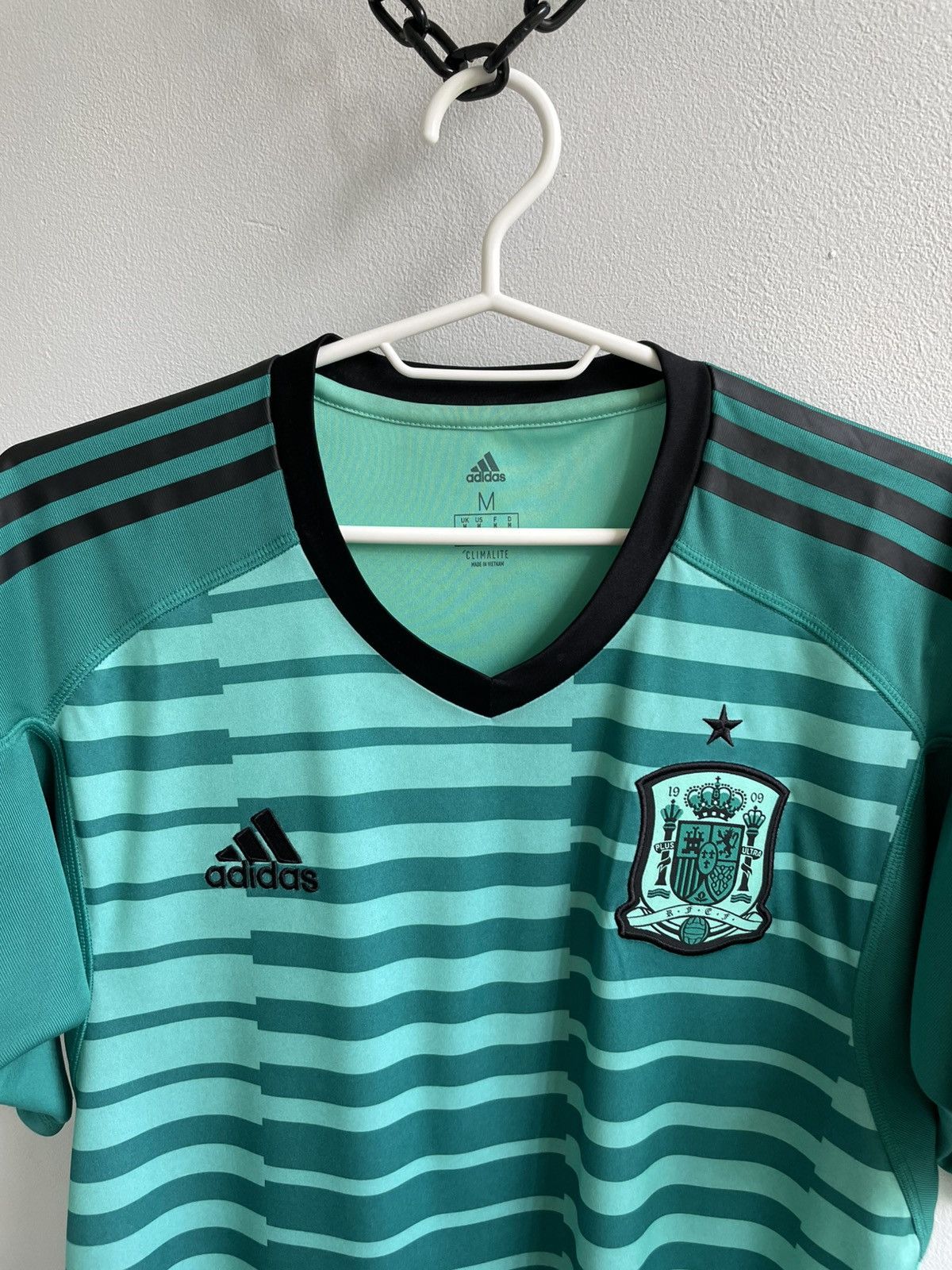 Vintage Spain 2017 2018 Goalkeeper Football Soccer Shirt BR2703 Size US M / EU 48-50 / 2 - 5 Thumbnail