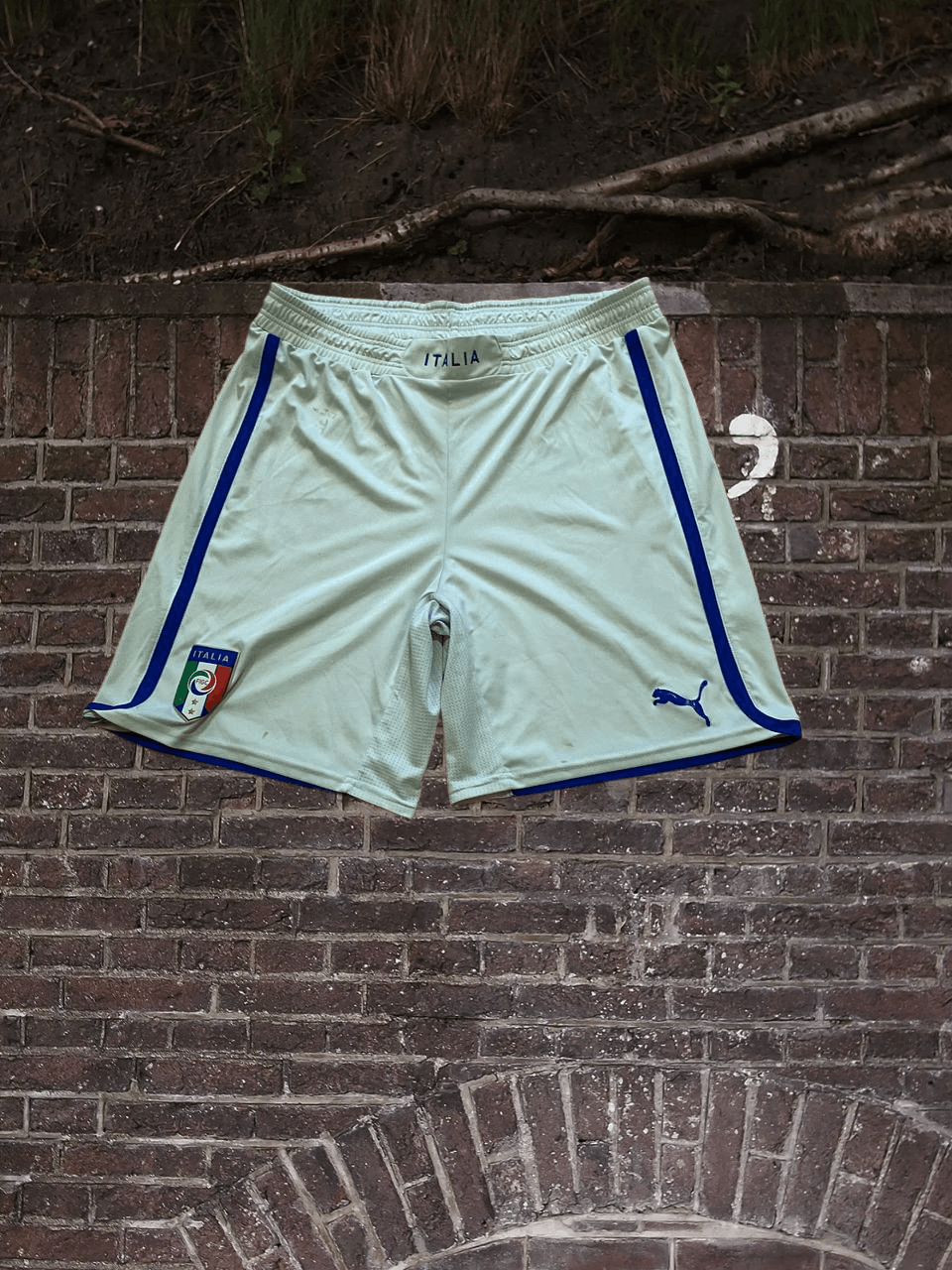 Puma Y2K white logo shorts Puma Vintage Size US 34 / EU 50 - 1 Thumbnail