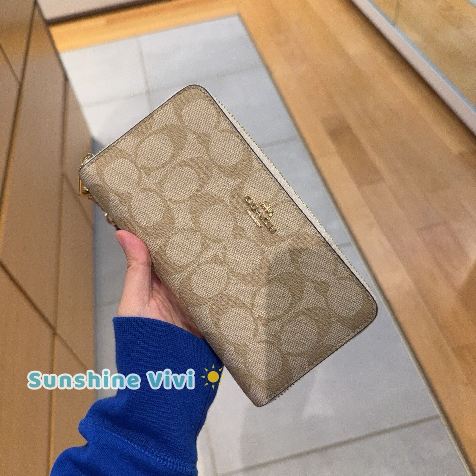 Coach NWT Coach Long Zip Around Wallet C4452 LIGHT KHAKI/CHALK Size ONE SIZE - 1 Thumbnail