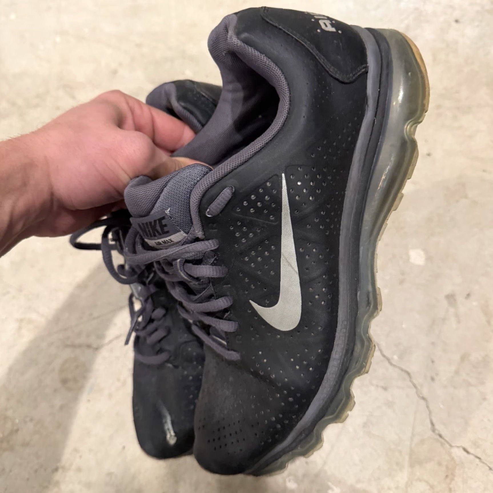 Nike Nike Air Max 2011 Mens Size 9.5 Black/Grey 456325-002 Distressed Sneakers Size US 10 / EU 43 - 7 Thumbnail
