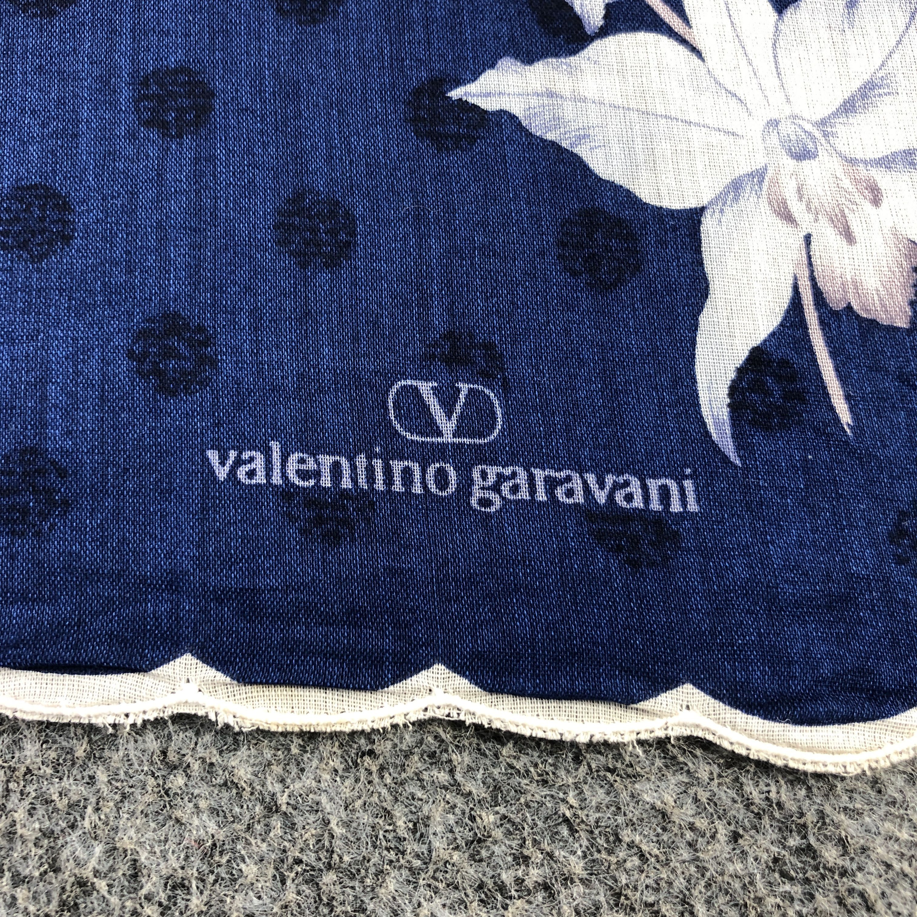 Vintage ValenTINO GarAVANI Handkerchief Neckerchief Bandana H2674 Size ONE SIZE - 4 Thumbnail