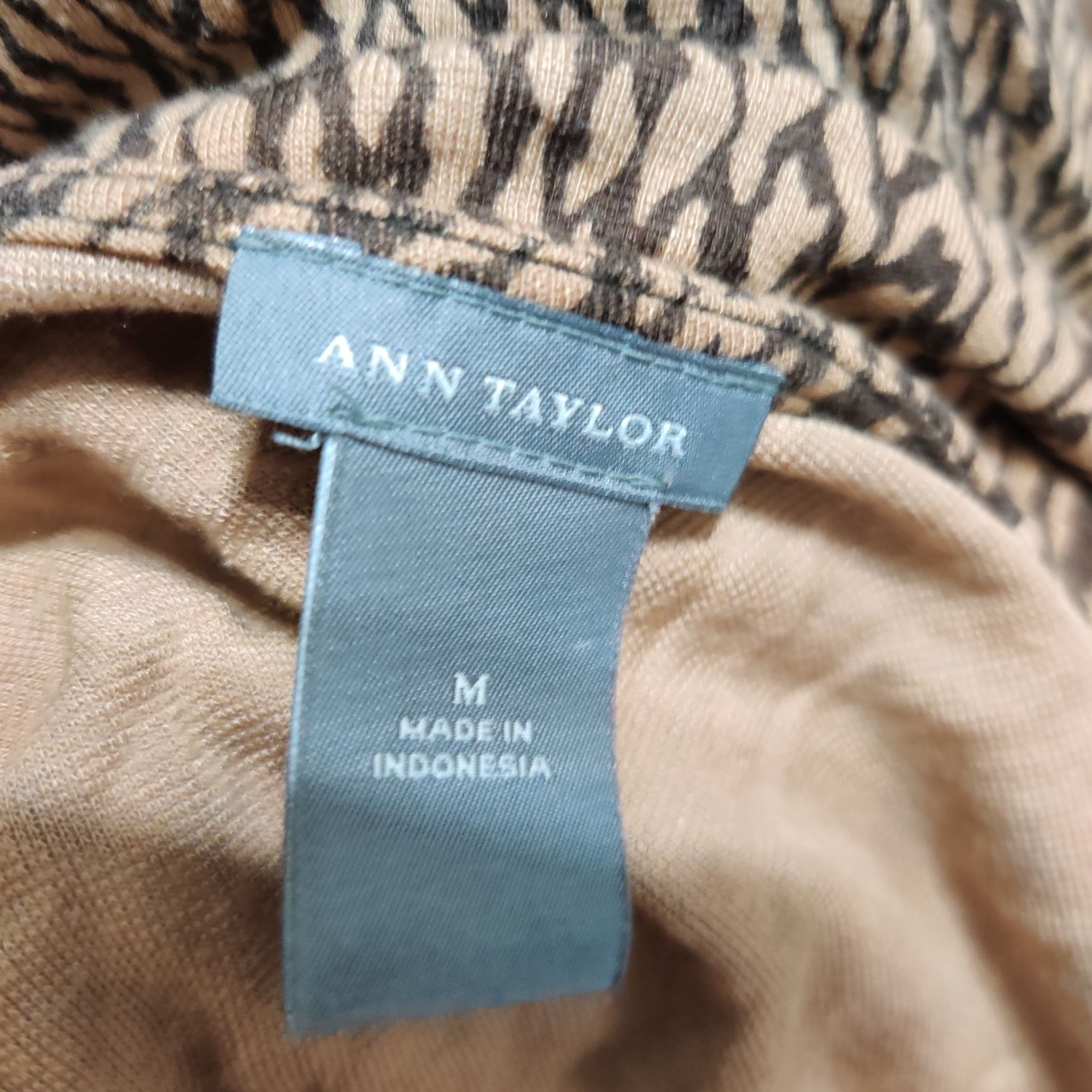 Ann Taylor Ann Taylor M Brown Abstract Print Pleated V Neck Long Sleeve Size M / US 6-8 / IT 42-44 - 7 Thumbnail