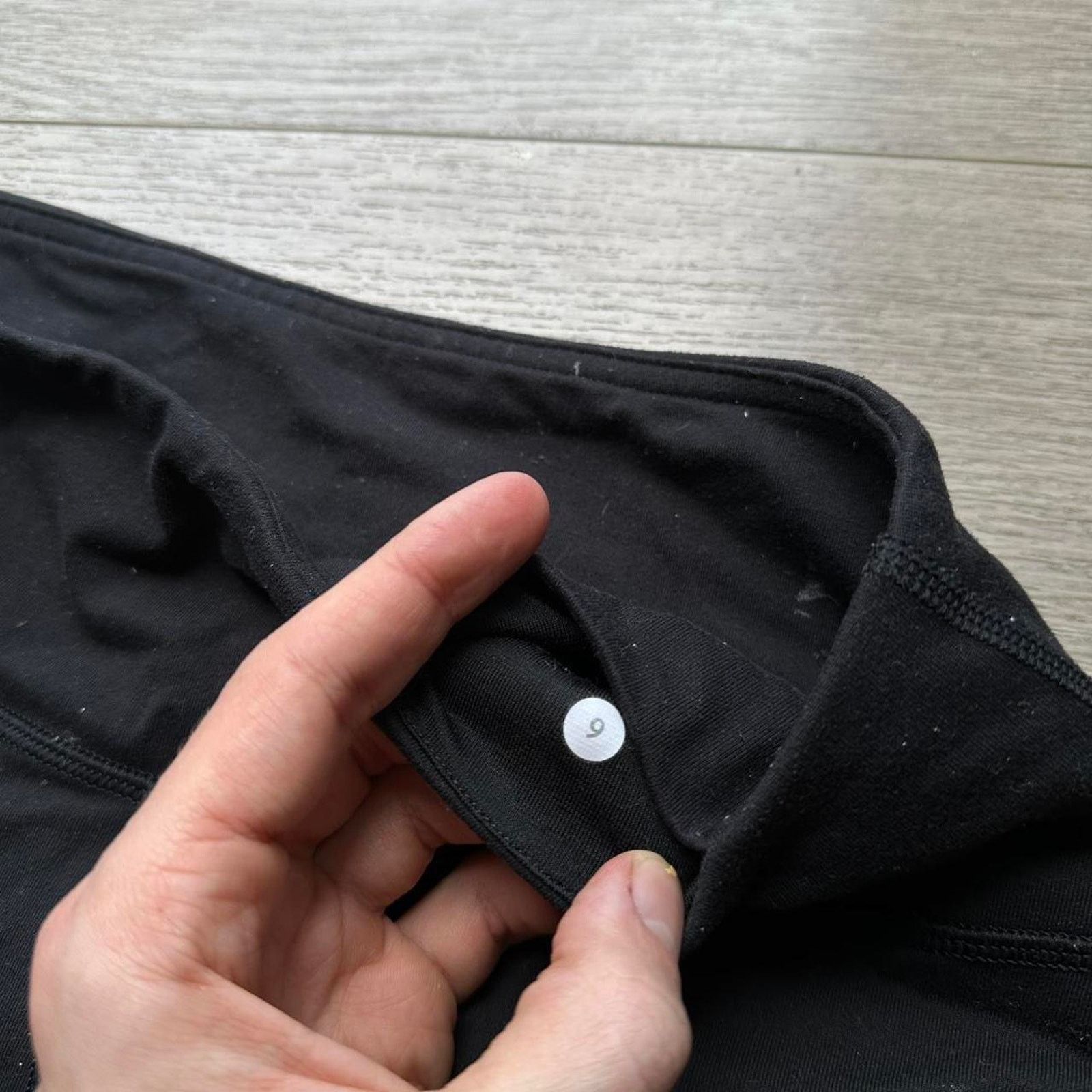 Lululemon × Vintage Painter Thrashed Lulu Lemon Black Leggings Yoga Pants Size 28" / US 6 / IT 42 - 7 Thumbnail
