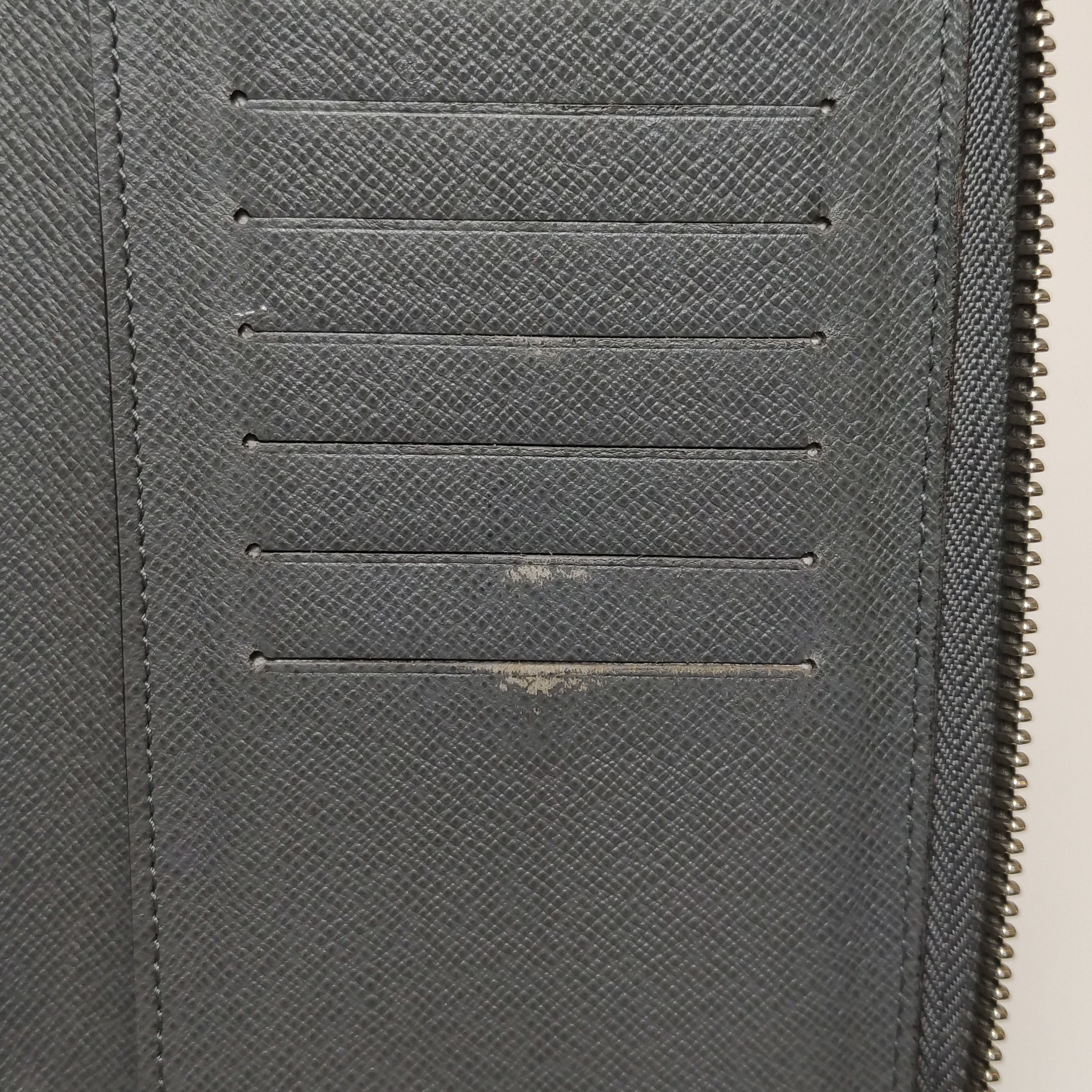 Louis Vuitton Louis Vuitton (LV) Zippy Cowhide Solid Zip Around Wallet -y Size ONE SIZE - 5 Thumbnail
