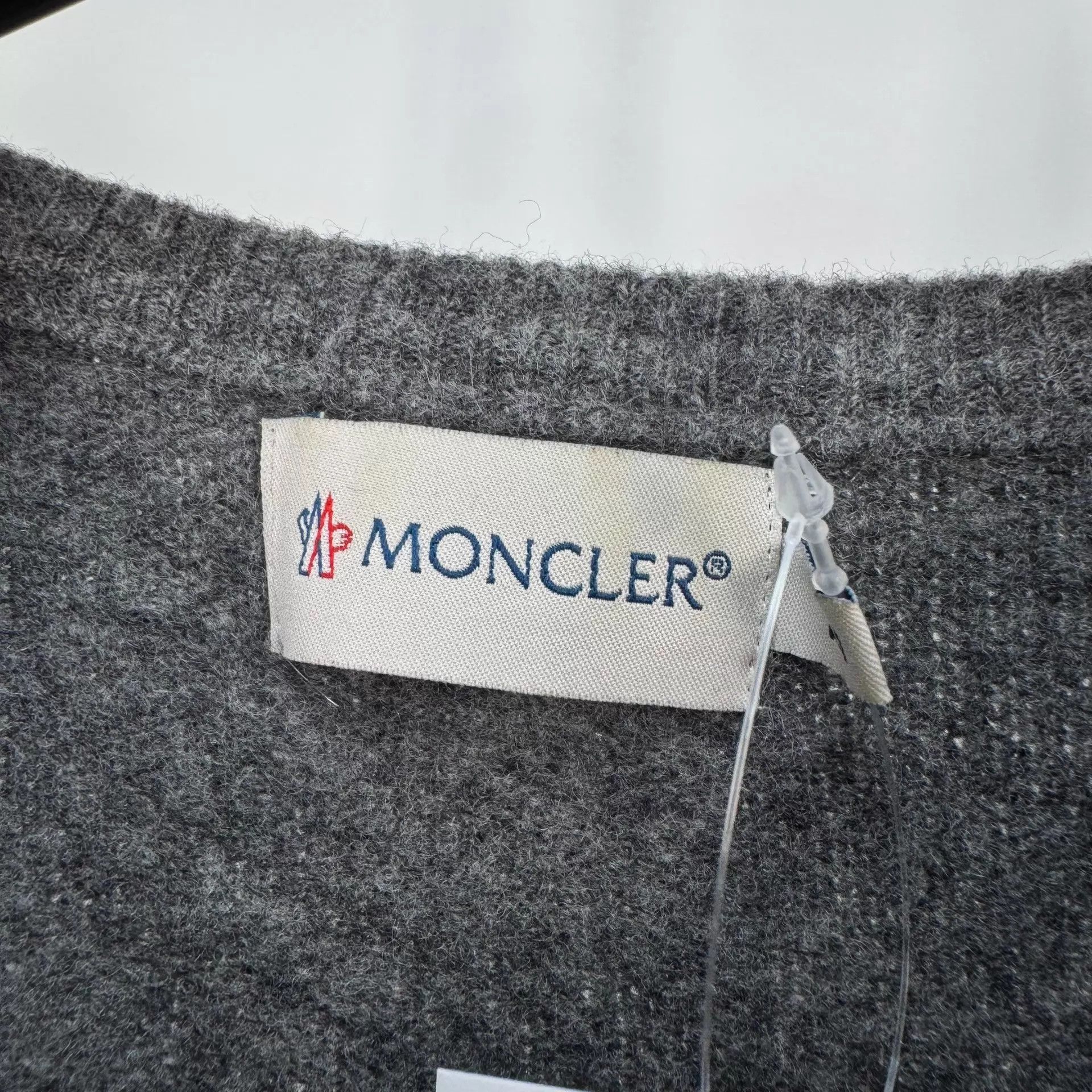Moncler Moncler Embroidered Logo Wool Knit Sweater L 95new Size L / US 10 / IT 46 - 7 Thumbnail