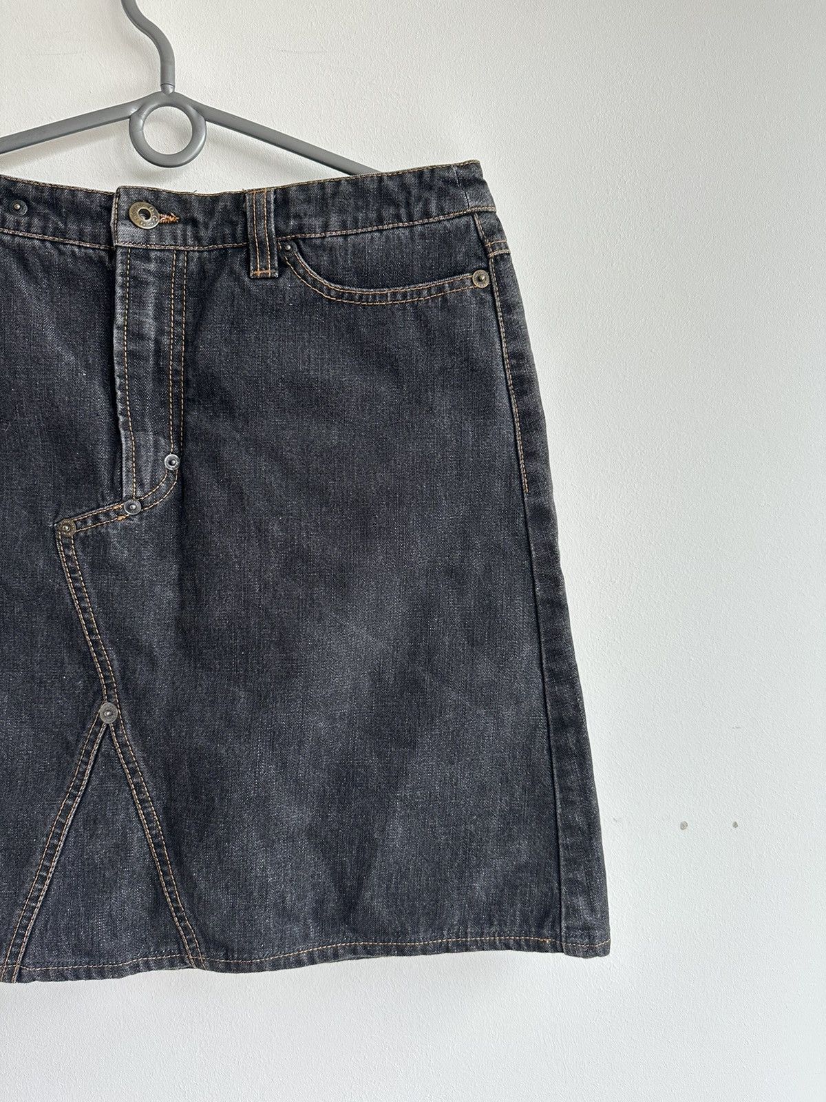 Dolce & Gabbana VTG Dolce & Gabbana Denim Pockets Mini Skirt Black Size 30 Size 30" / US 8 / IT 44 - 4 Thumbnail