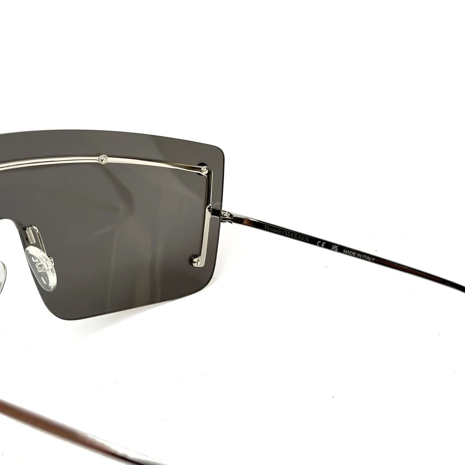 Alexander McQueen ALEXANDER MCQUEEN AM0412S Silver Black Shield Mask 0412 001 Size ONE SIZE - 7 Thumbnail