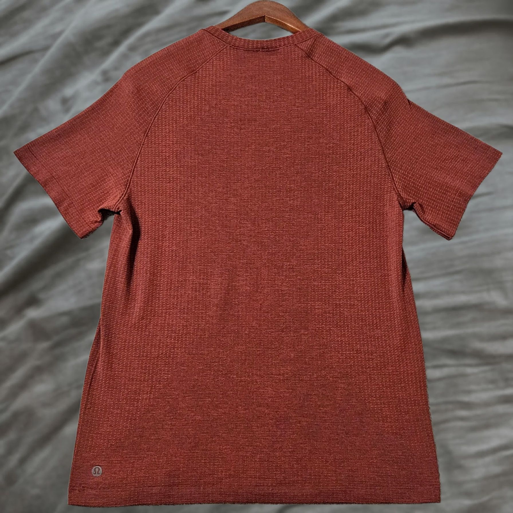 Lululemon Lululemon T-Shirt Mens Small Orange Red Short Sleeve Athletic Shirt Size US S / EU 44-46 / 1 - 1 Thumbnail