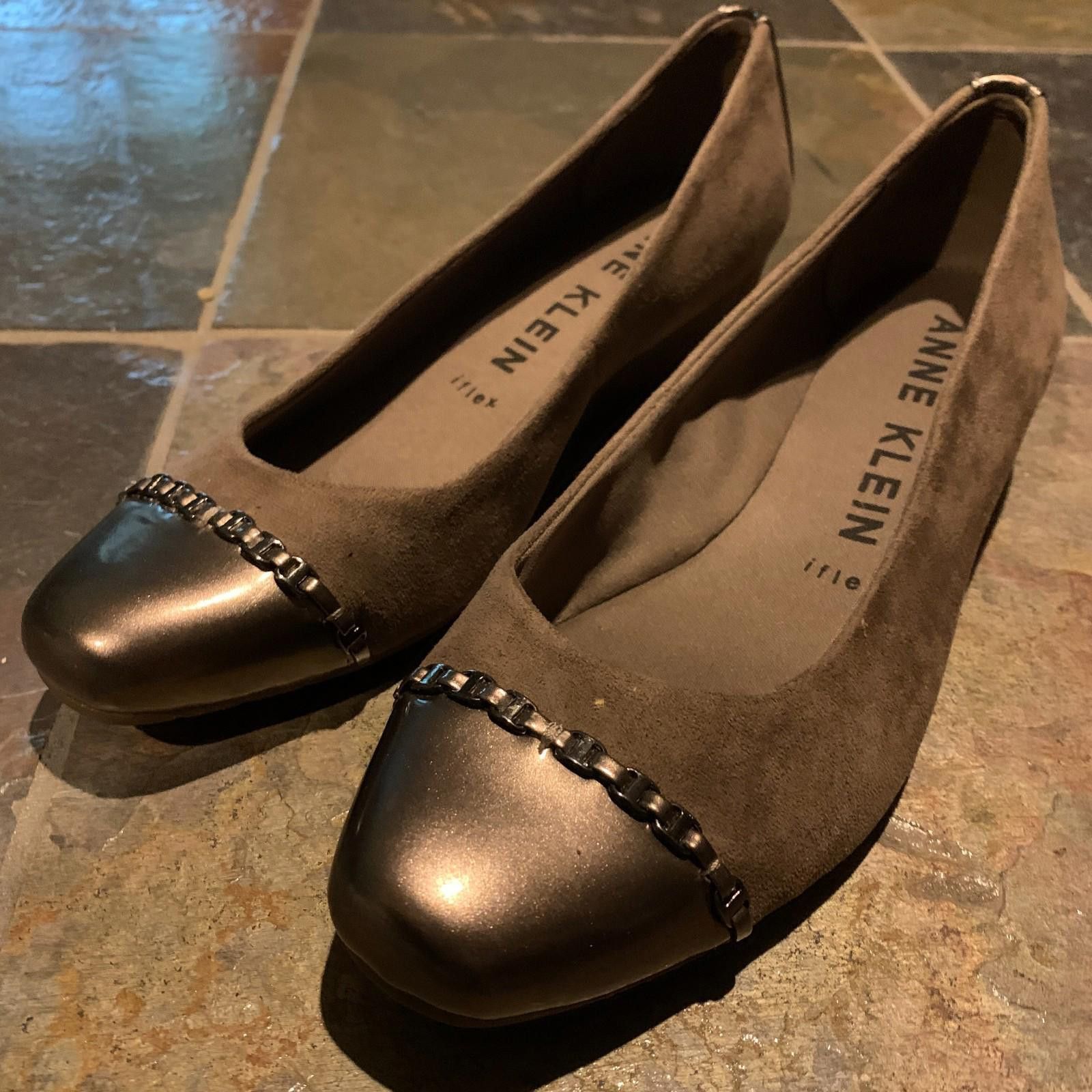 Designer ANNE KLEIN Akmaysel iFlex Brown Cap Toe Flats - Sz 8M (S636) Size US 8 / IT 38 - 1 Thumbnail