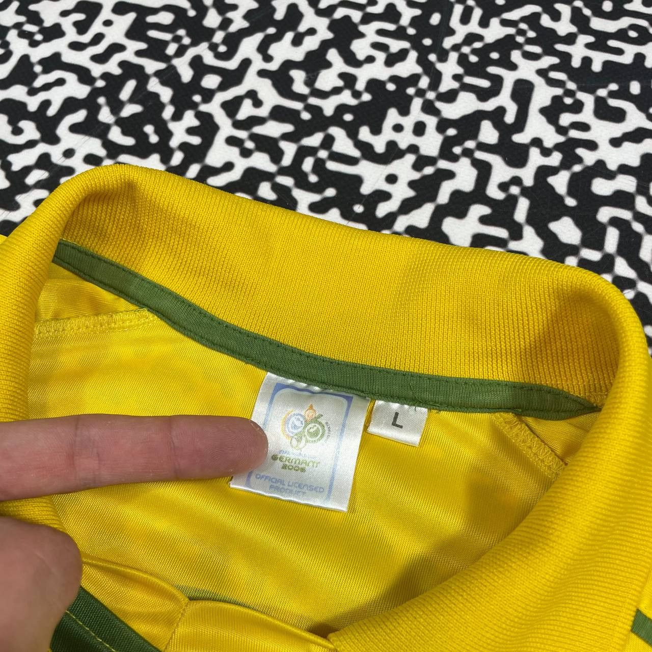 Vintage Vintage Y2K Brasil 9 Ronaldo Retro Soccer Jersey World Cup Size US L / EU 52-54 / 3 - 13 Thumbnail