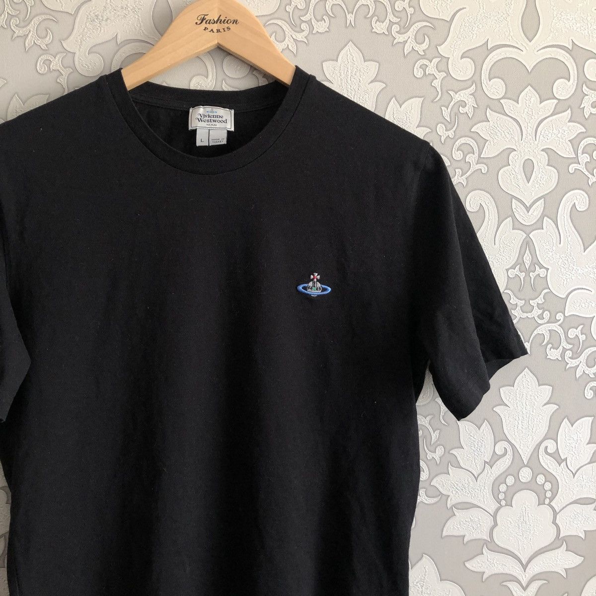 Vivienne Westwood Vivienne Westwood black t shirt logo orb size L Size US L / EU 52-54 / 3 - 2 Thumbnail