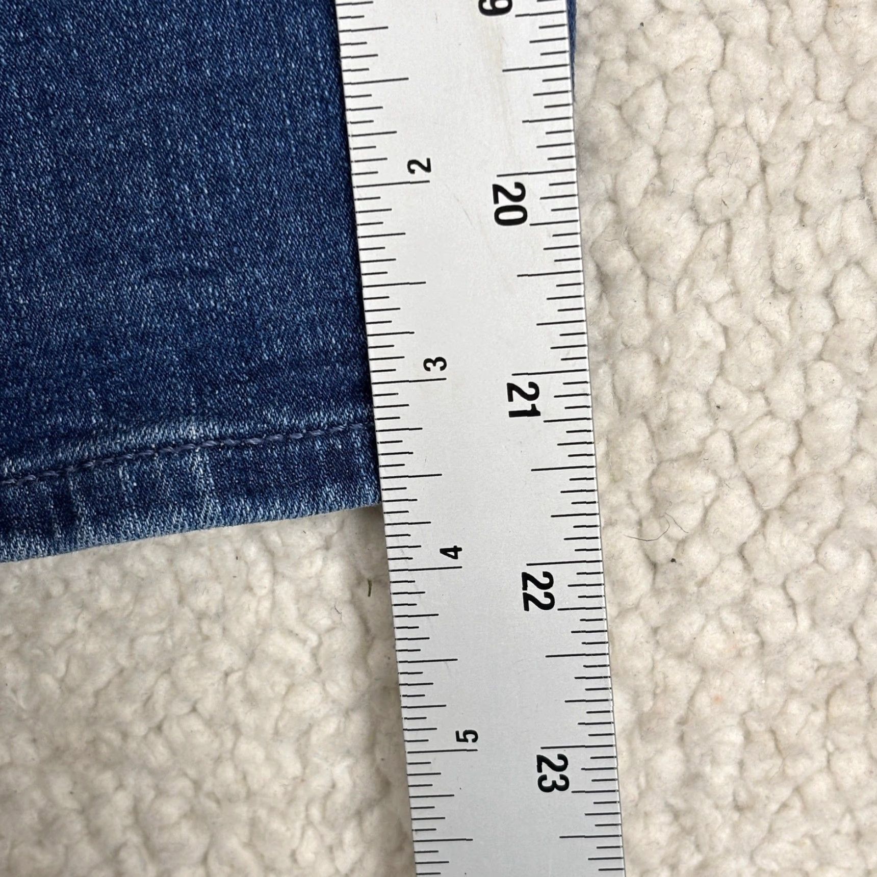 Guess VINTAGE Guess Shorts Men 36 Denim Blue 90s Baggy Workwear Medium Wash 5-Pocket Design Casual Mens Size US 36 / EU 52 - 7 Thumbnail