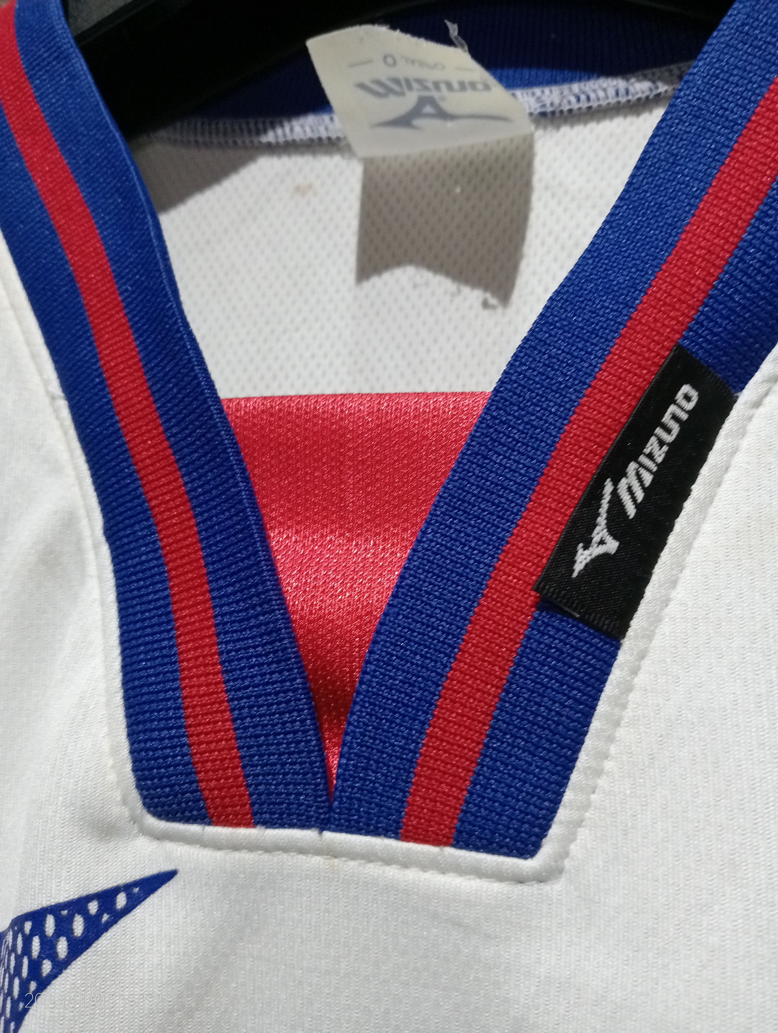 Mizuno Vintage '90s Mizuno Big Logo V-Neck Jersey Size US L / EU 52-54 / 3 - 4 Thumbnail