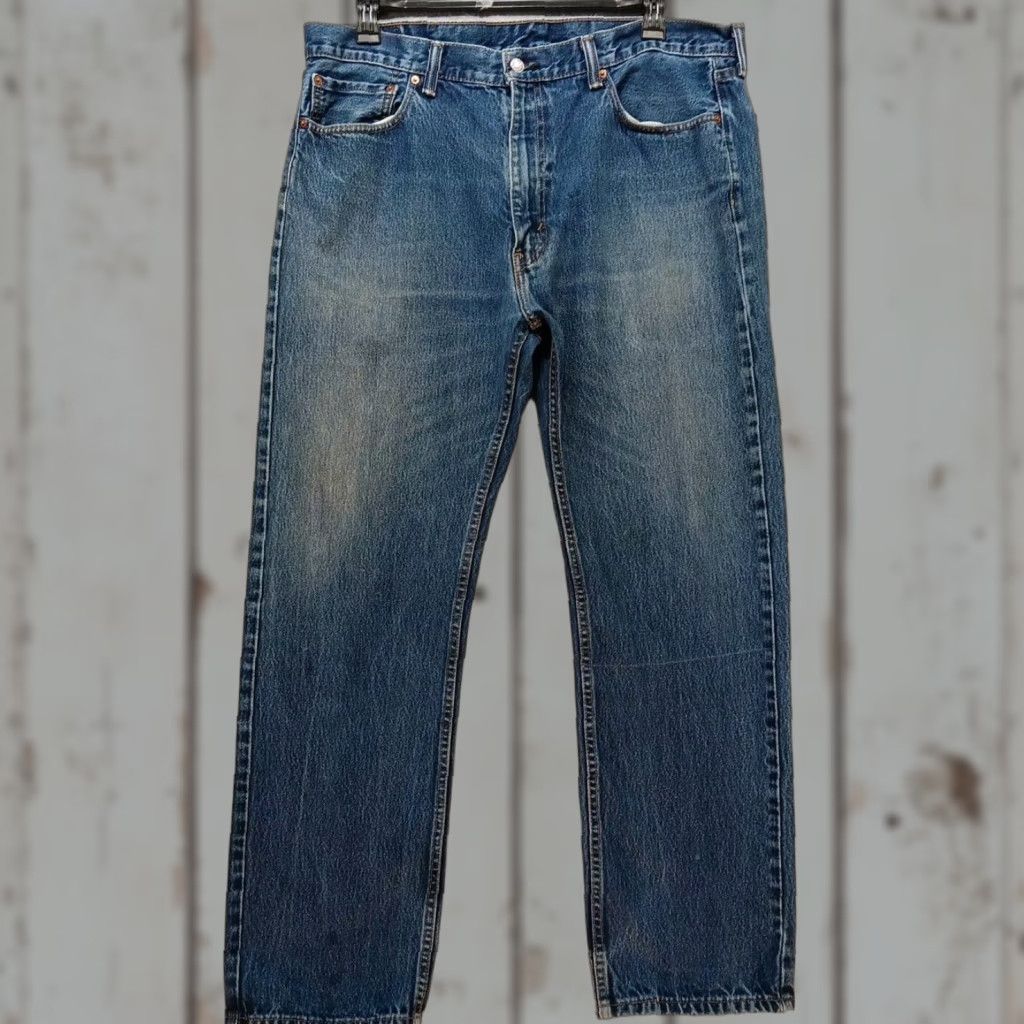 Levi's Levi's 505 Jeans Men Medium Wash Blue Denim 34 Inseam 40x32 Regular Straight Fit Belt Loops 5-Pocket Zip Closure Logo Leather Patch Mens Size US 40 / EU 56 - 1 Thumbnail