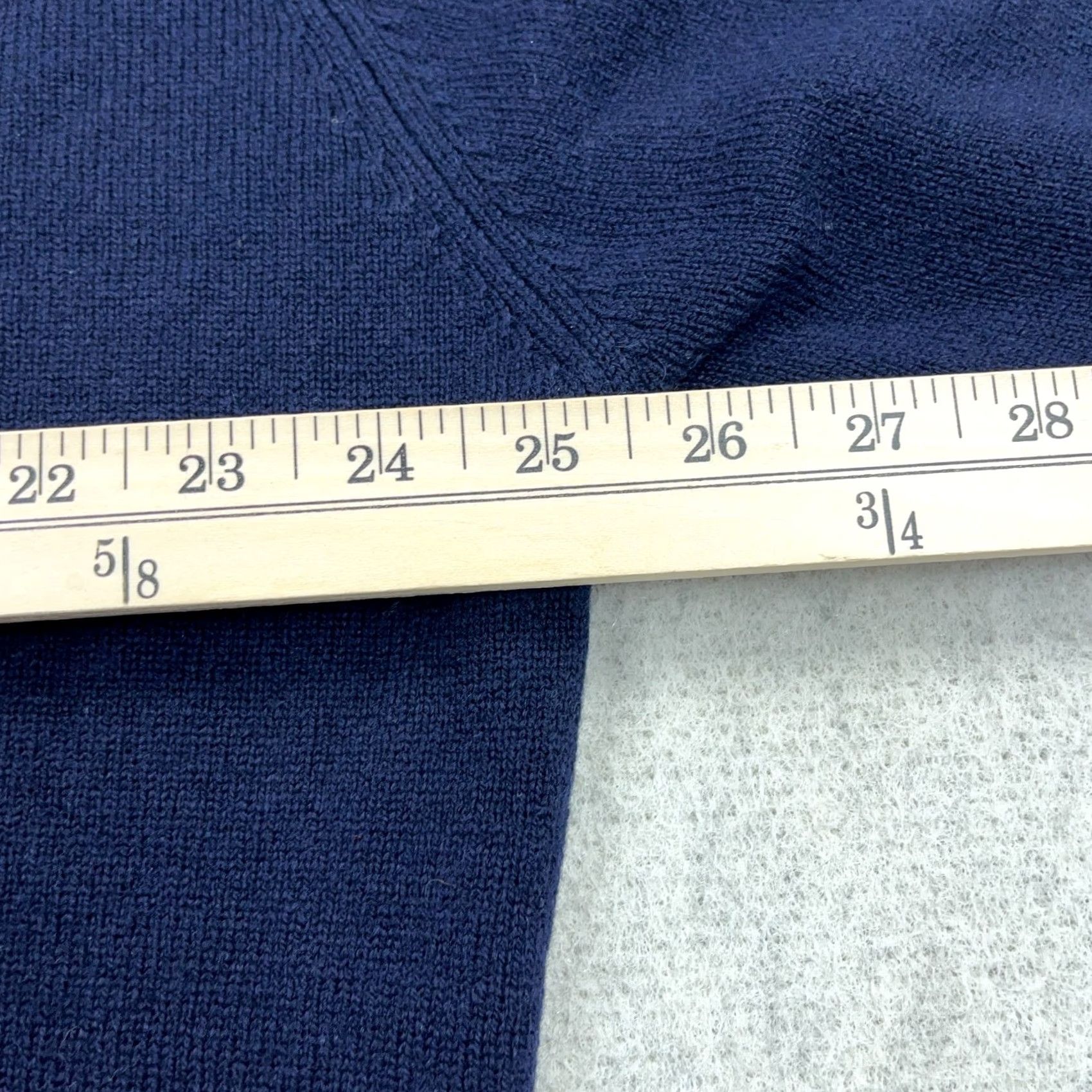 Vintage LL Bean Sweater Men Large Navy Blue Wool Knit V-Neck Pullover Lightweight casual Regular Fit Long Sleeve Size US L / EU 52-54 / 3 - 7 Thumbnail
