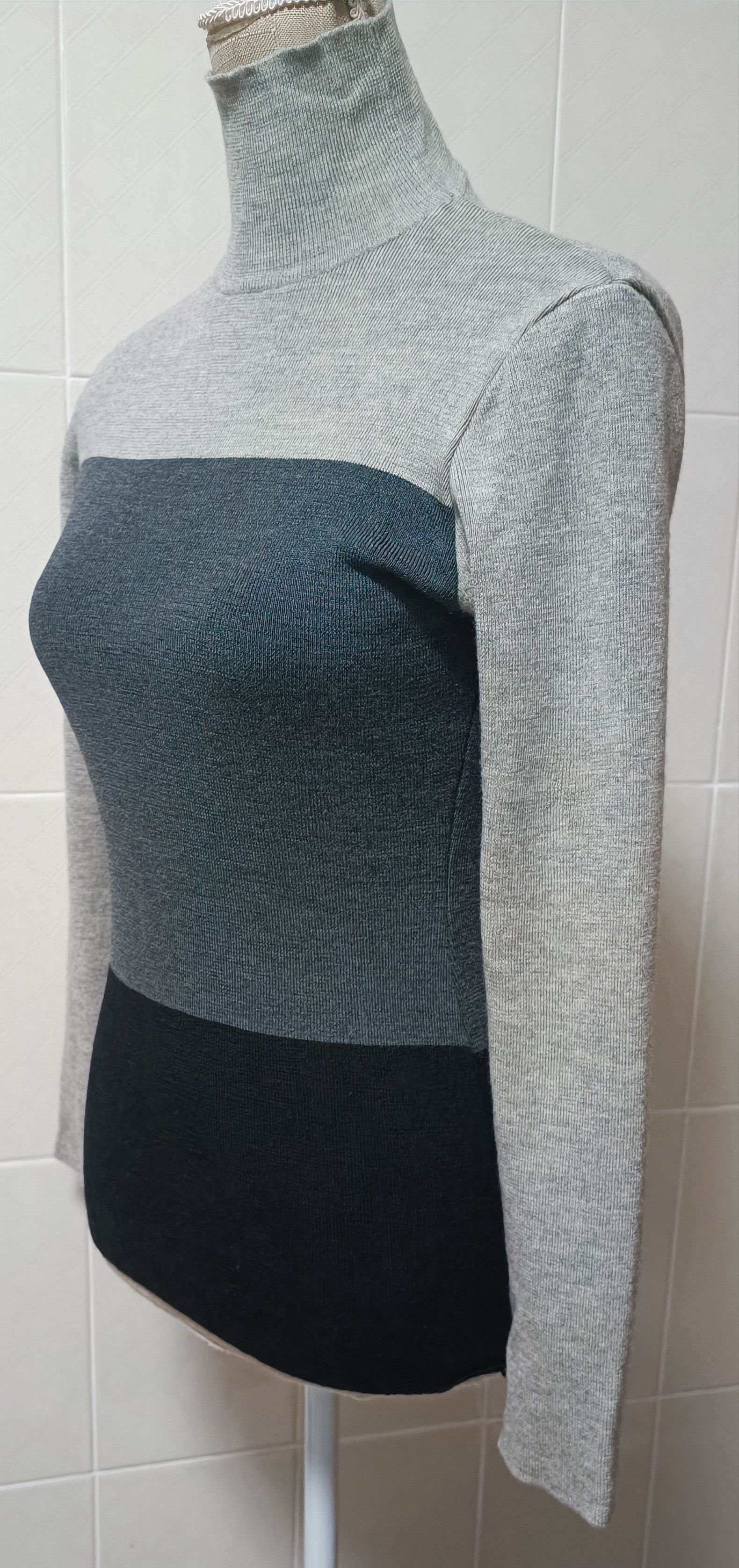 Jean Paul Gaultier Gray wool knit sweater with back pocket. Size S / US 4 / IT 40 - 6 Thumbnail