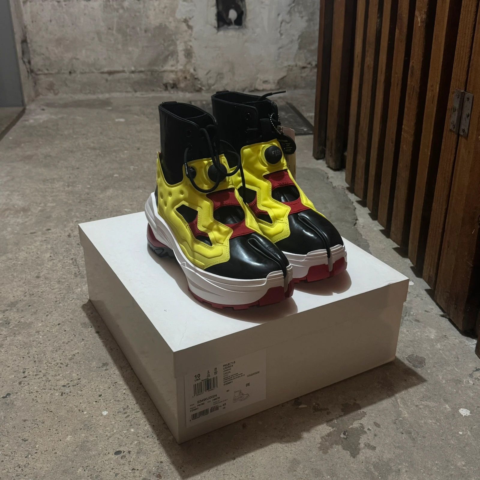 Maison Margiela × Reebok Maison Margiela x Reebok tabi high sneaker Size US 10 / EU 43 - 1 Thumbnail