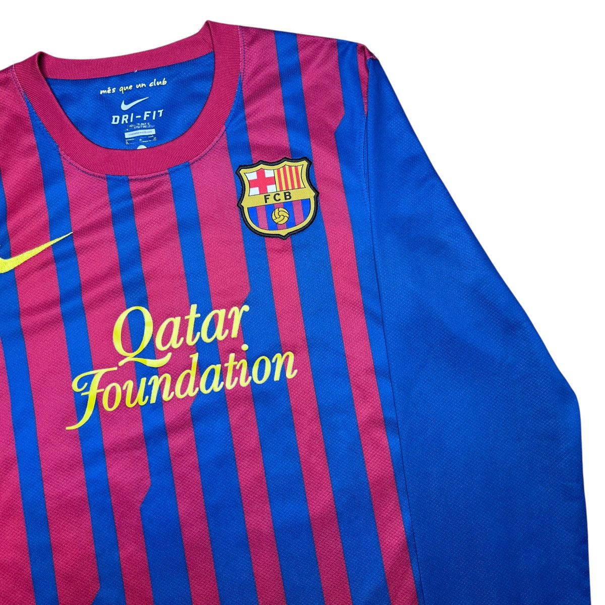 Nike 2011 Nike Barcelona Home Football Soccer Long Sleeve Jersey Size US S / EU 44-46 / 1 - 14 Thumbnail