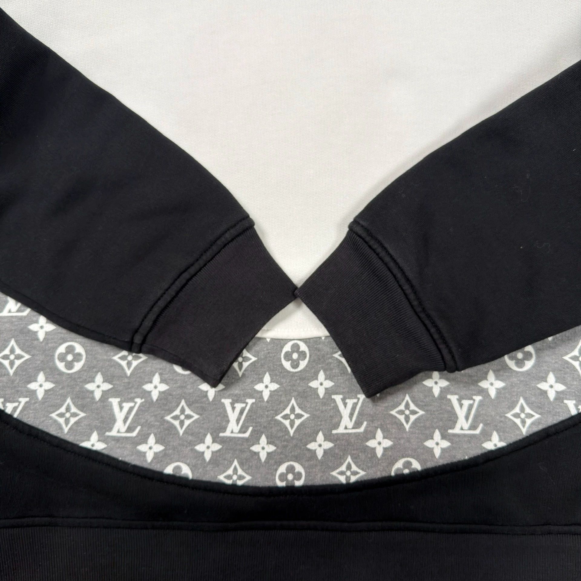 Louis Vuitton LV Circumferential Print White Hooded Sweatshirt Size M / US 6-8 / IT 42-44 - 3 Thumbnail