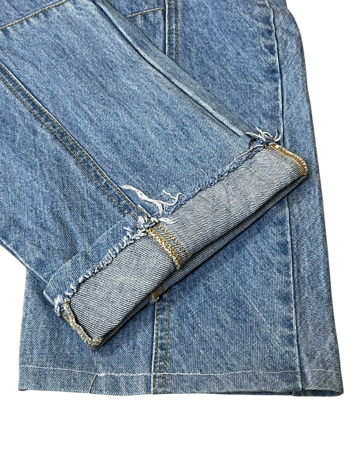 John Galliano JOHN GALLIANO MADE IN ITALY CURVE LEG JEANS Size US 31 - 11 Thumbnail