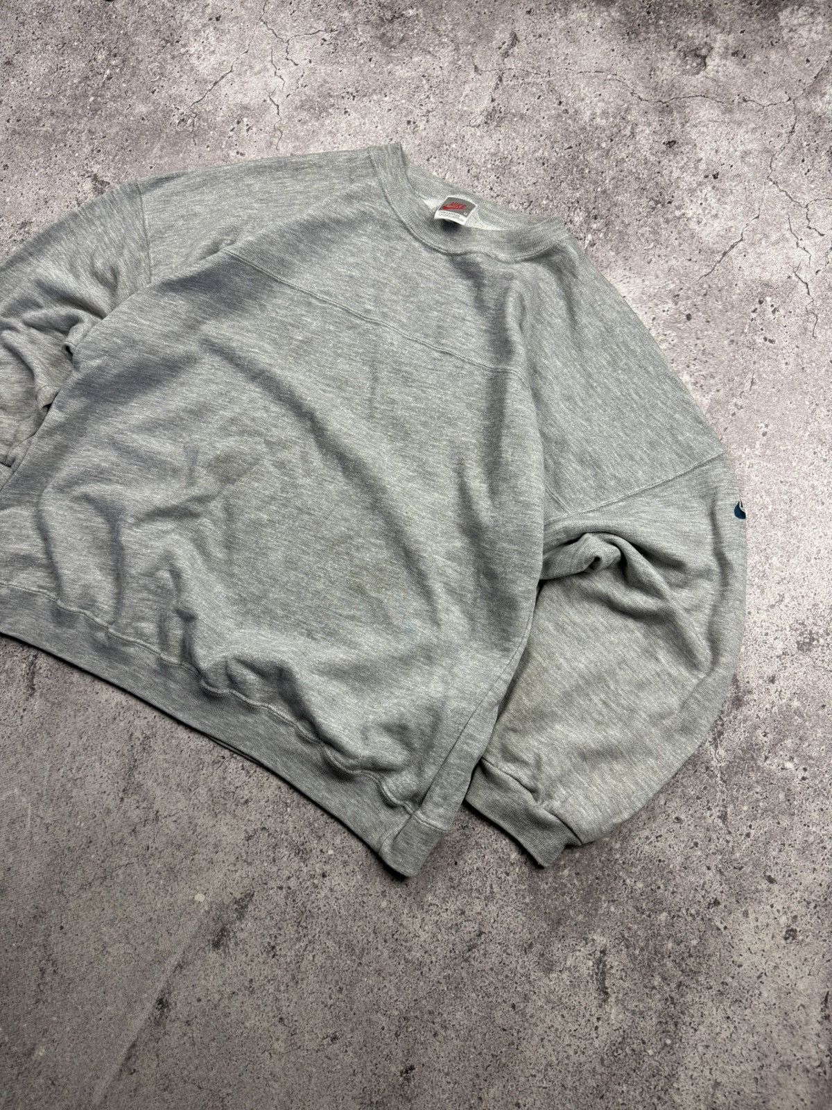 Nike Vintage Nike Swoosh Boxy Sweatshirt Distressed Y2K Rare L Size US M / EU 48-50 / 2 - 2 Thumbnail