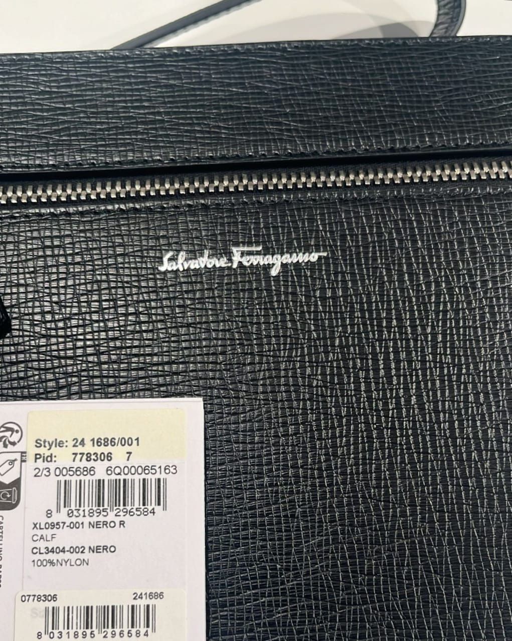 Salvatore Ferragamo o1s1rm0824 Size: OS / Leather Clutch Bag in Black Size ONE SIZE - 2 Thumbnail