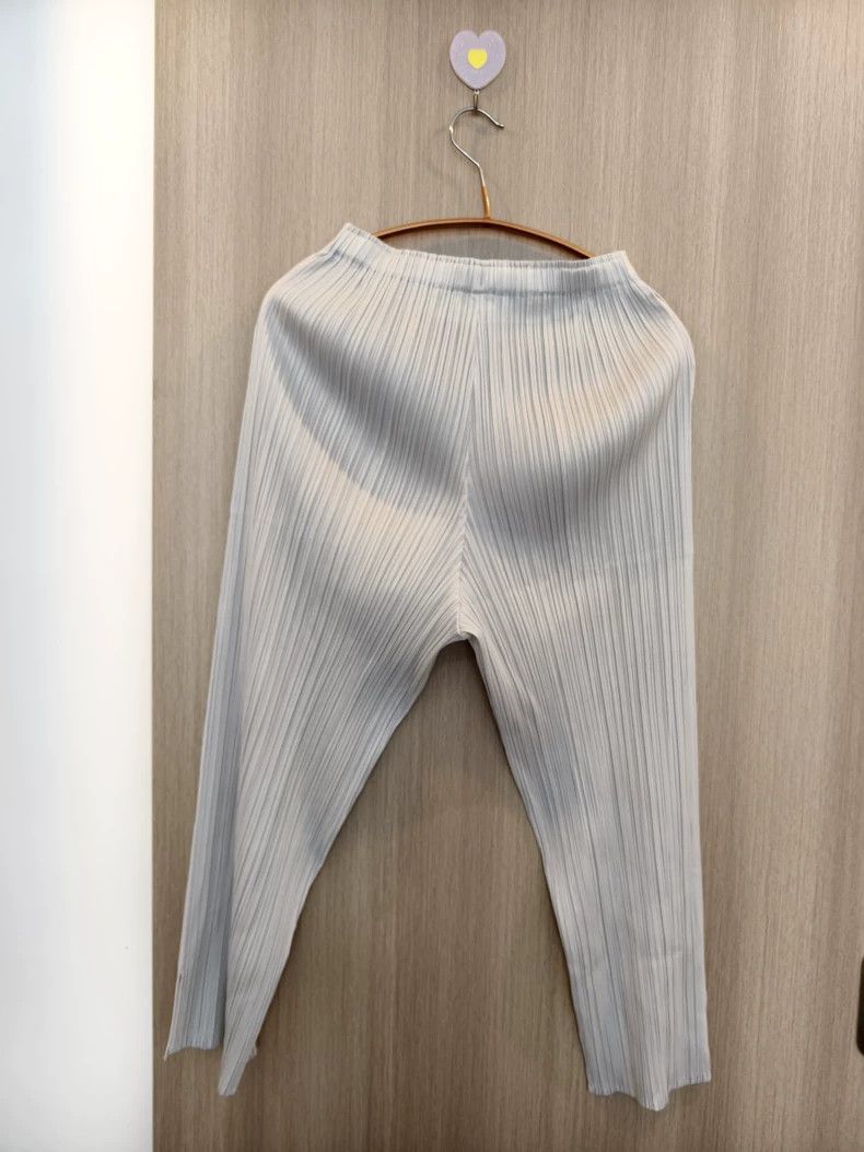 Issey Miyake Issey Miyake size:2 Light grey pleated pants Size 31" - 2 Thumbnail
