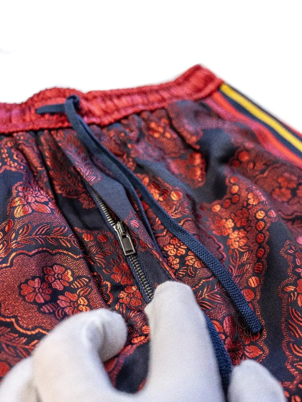 Gucci GUCCI Satin Red Floral Print Jacquard Track Bowling Shorts Size US 28 / EU 44 - 2 Thumbnail