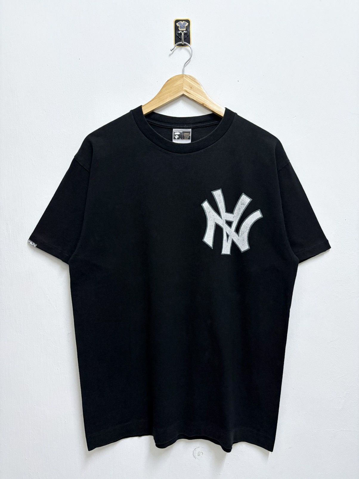 Bape × Neighborhood Archive ! 2000’s Bape Neighborhood Ripoff NY Yankees T-Shirt Size US M / EU 48-50 / 2 - 1 Thumbnail