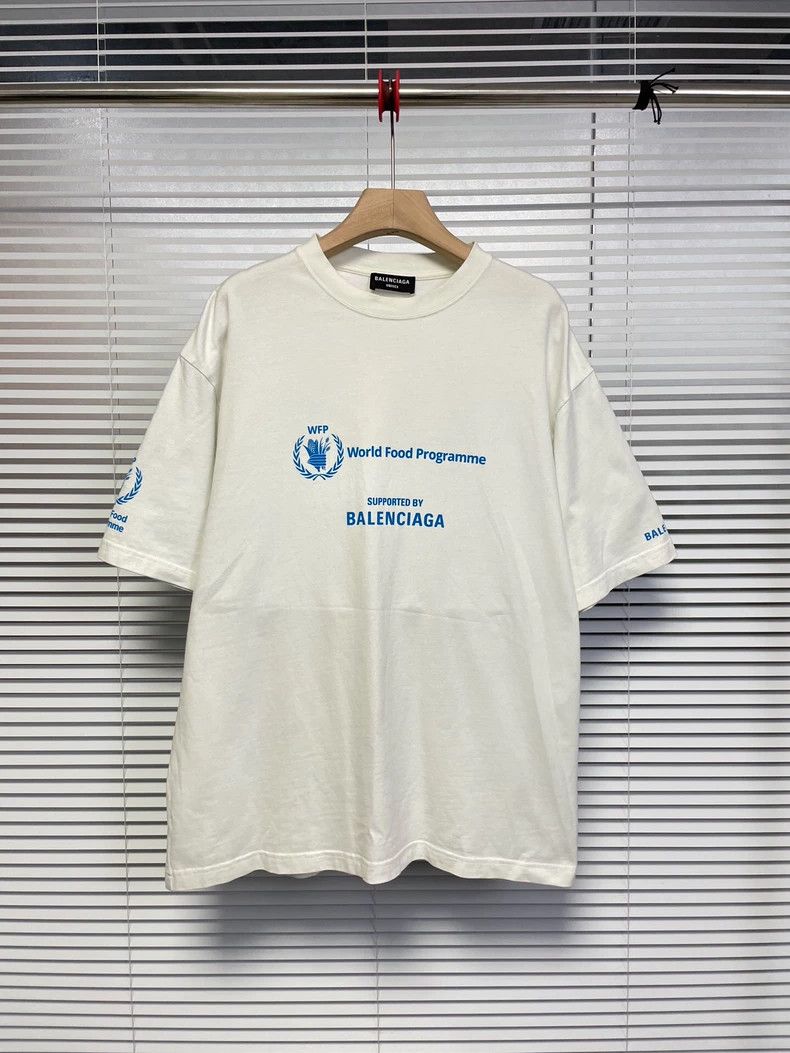 Balenciaga Balenciaga WFP Collaboration Short Sleeve Tee Size US S / EU 44-46 / 1 - 1 Thumbnail
