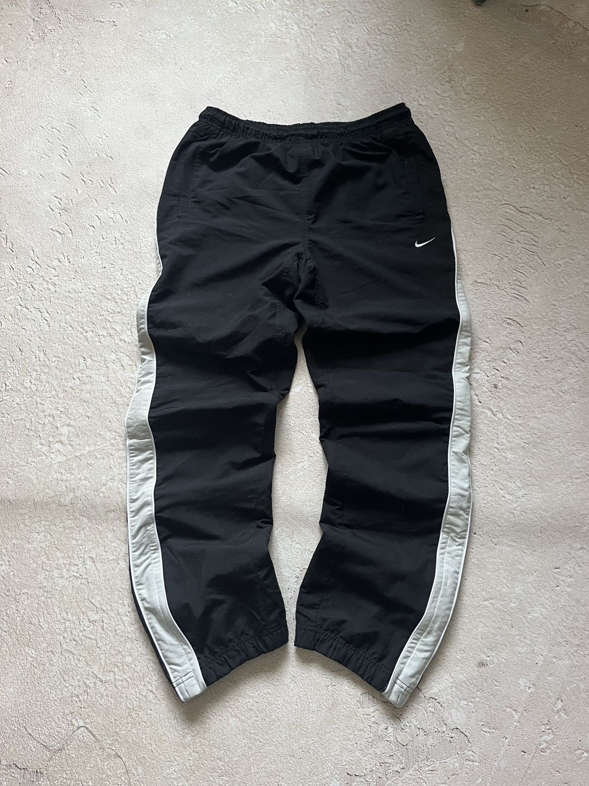 Nike Nike Vintage Track Pants / Nylon Tech Pants Y2K 00s Size US 32 / EU 48 - 3 Thumbnail