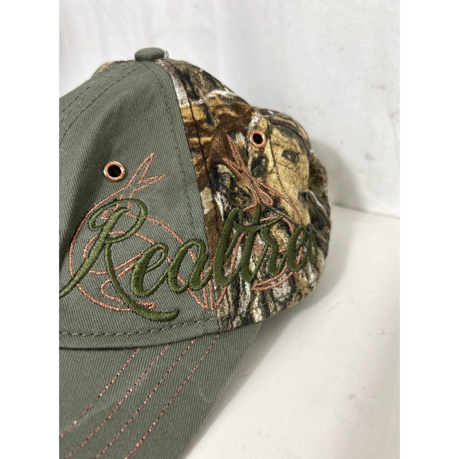 Realtree VINTAGE Real tree Womens Baseball Cap Green and Camo Adjustable Hook Loop Size ONE SIZE - 2 Thumbnail
