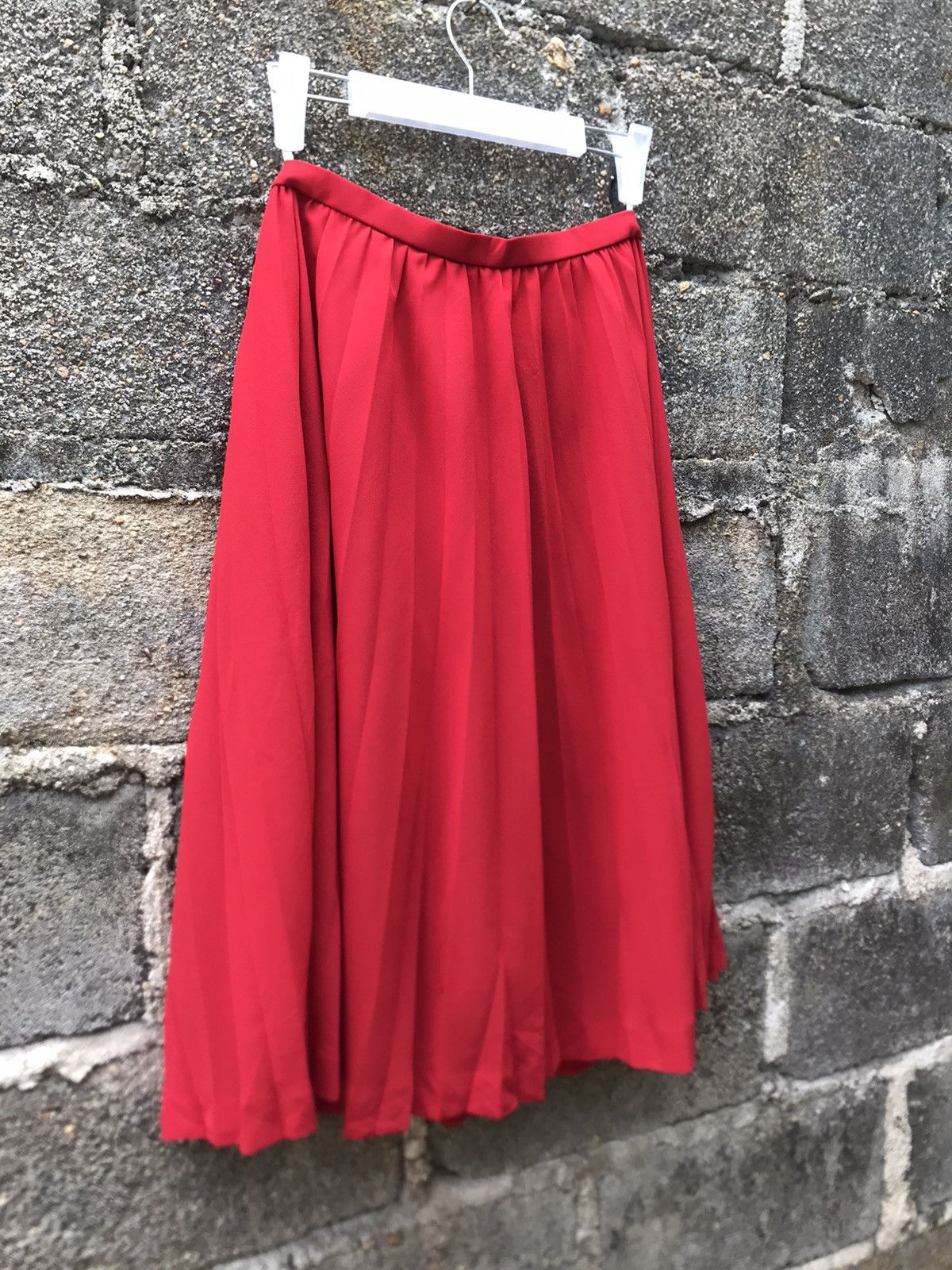 Lanvin × Vintage Luxury Lanvin Red Pleated Midi Skirt- W 26 Size 26" / US 2 / IT 38 - 9 Thumbnail