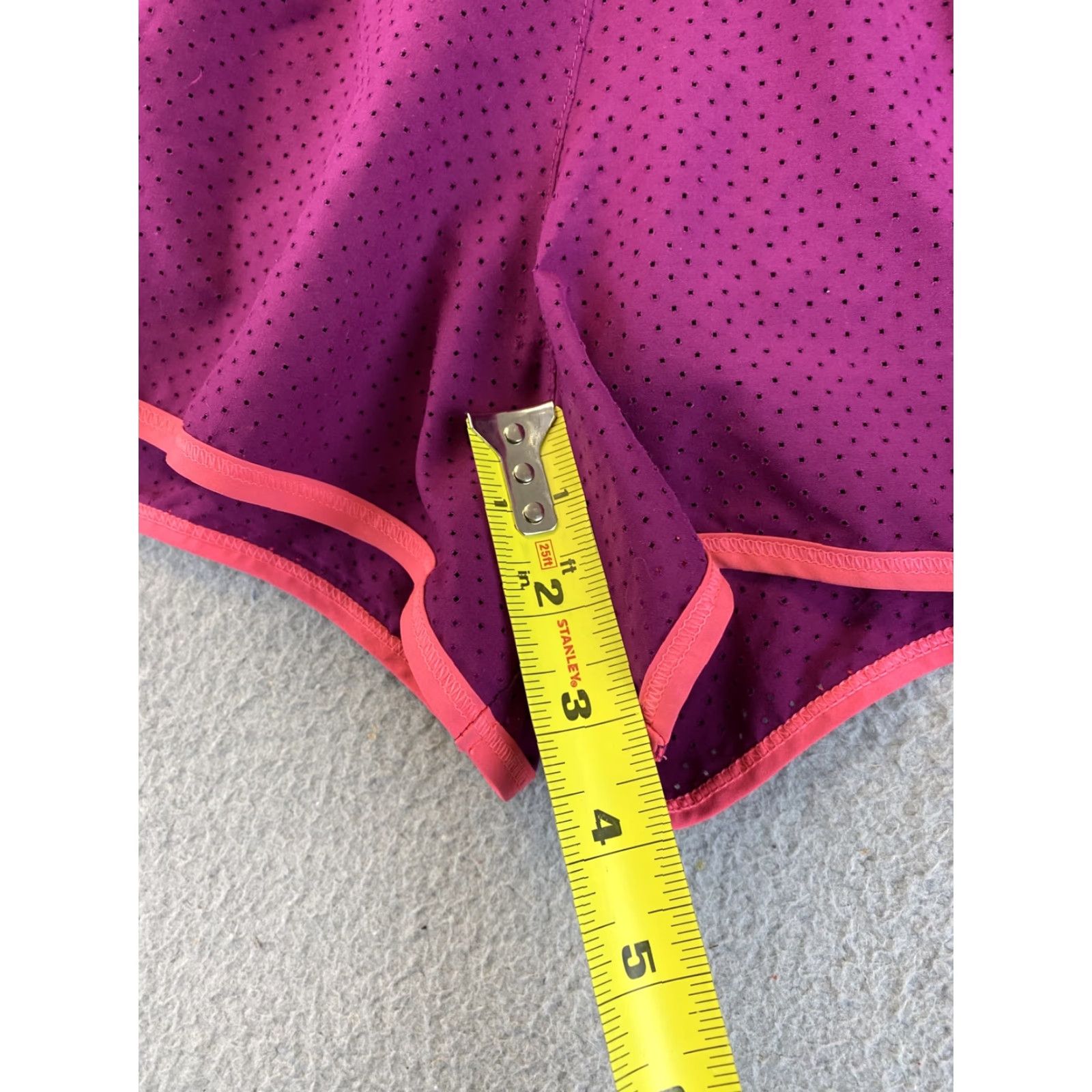 Under Armour Under Armour Women's Running Shorts Purple M Vented 86-59 Regular Inseam 3.5 in Athletic Logo Built In Brief Size 32" / US 10 / IT 46 - 6 Thumbnail