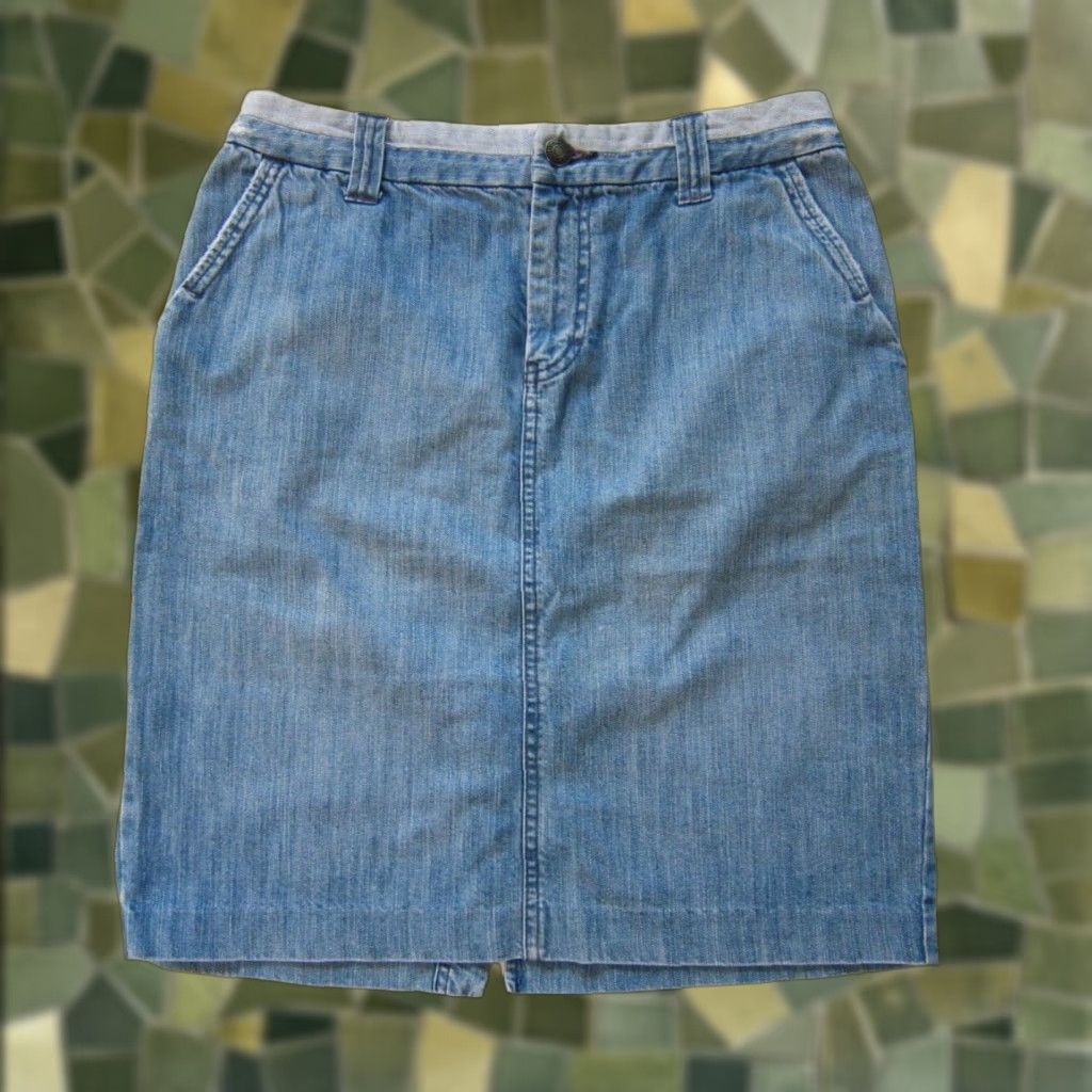 Tommy Hilfiger Tommy Hilfiger 100% Cotton Light Wash Denim Skirt Women 6/M Pencil Pocket Knee Length Blue Floral? Size 28" / US 6 / IT 42 - 1 Thumbnail