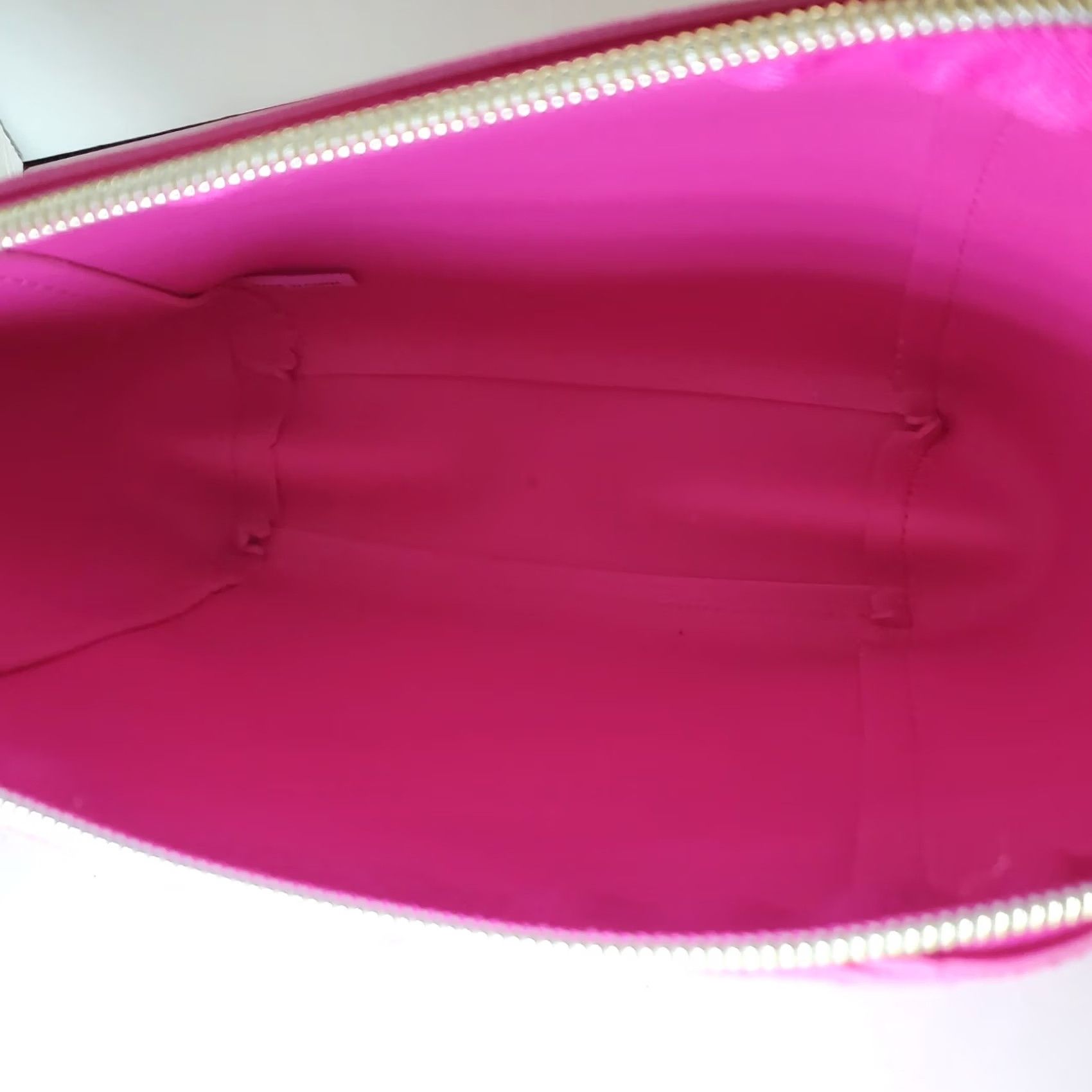 Juicy Couture Juicy Couture Zip Pouch Cosmetic Bag Faux Suede New NWOT Bright Pink & Gold Zip Size ONE SIZE - 4 Thumbnail
