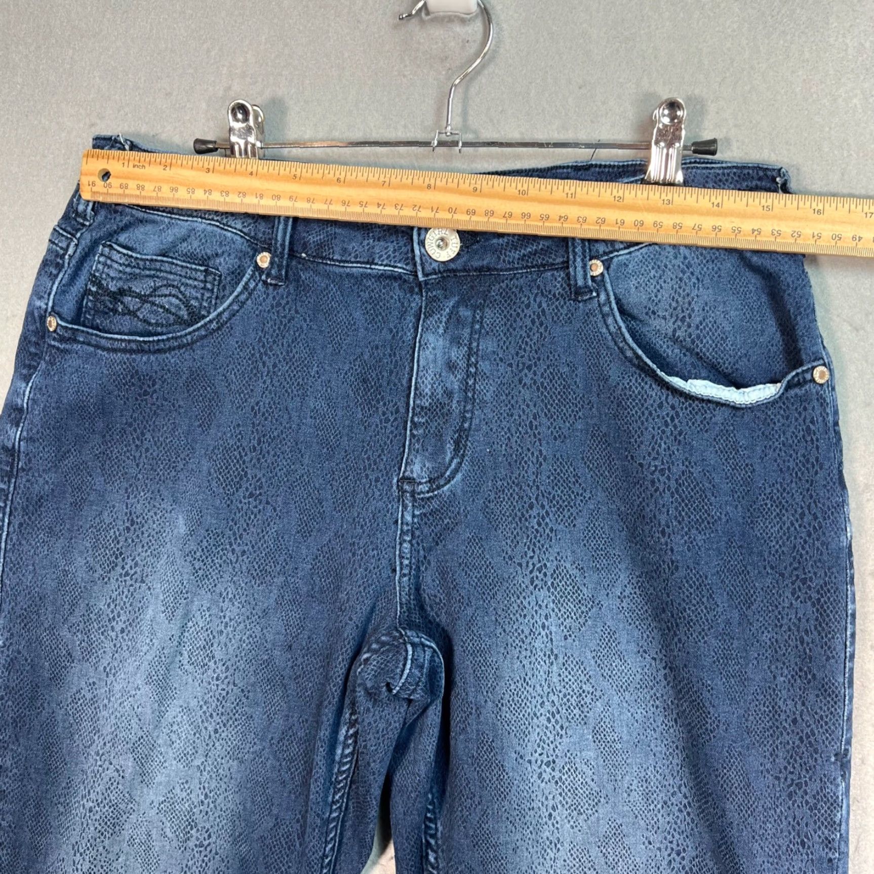 Vintage VINTAGE Cowgirl Tuff Womens Bootcut Jeans 31 Blue Snake Print Frayed Hem Stretch Size 24" / US 00 / IT 34 - 6 Thumbnail