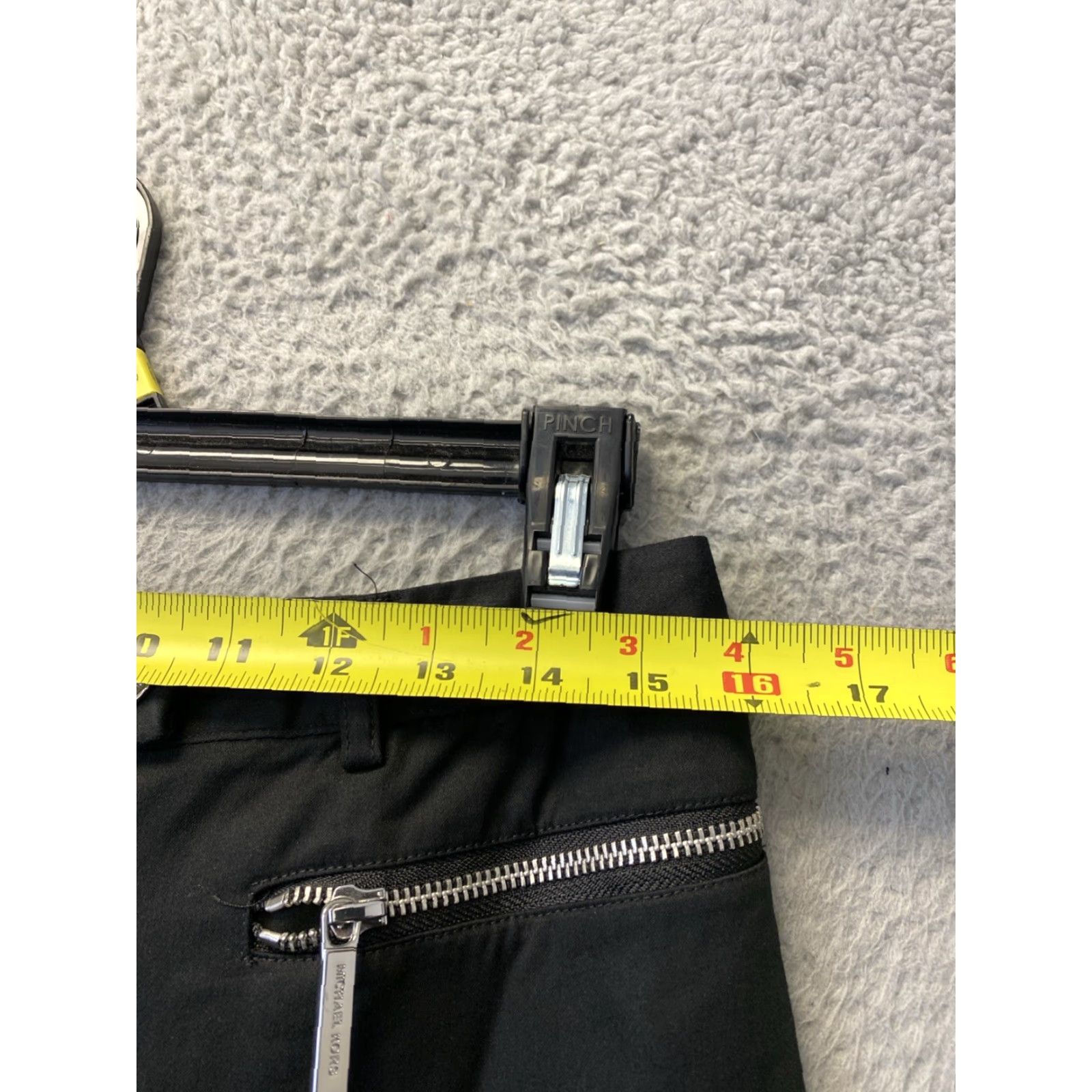 Michael Kors VINTAGE? No — Michael Kors Izzy Skinny Cropped Pants Black 6 Women Slim Low Rise 28 Inseam Zip Button Logo Pocket Slit 1233 Size 28" / US 6 / IT 42 - 6 Thumbnail