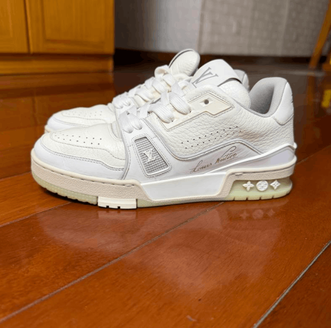 Louis Vuitton Louis Vuitton Low-Top Sneakers Size US 5.5 / IT 35.5 - 1 Thumbnail