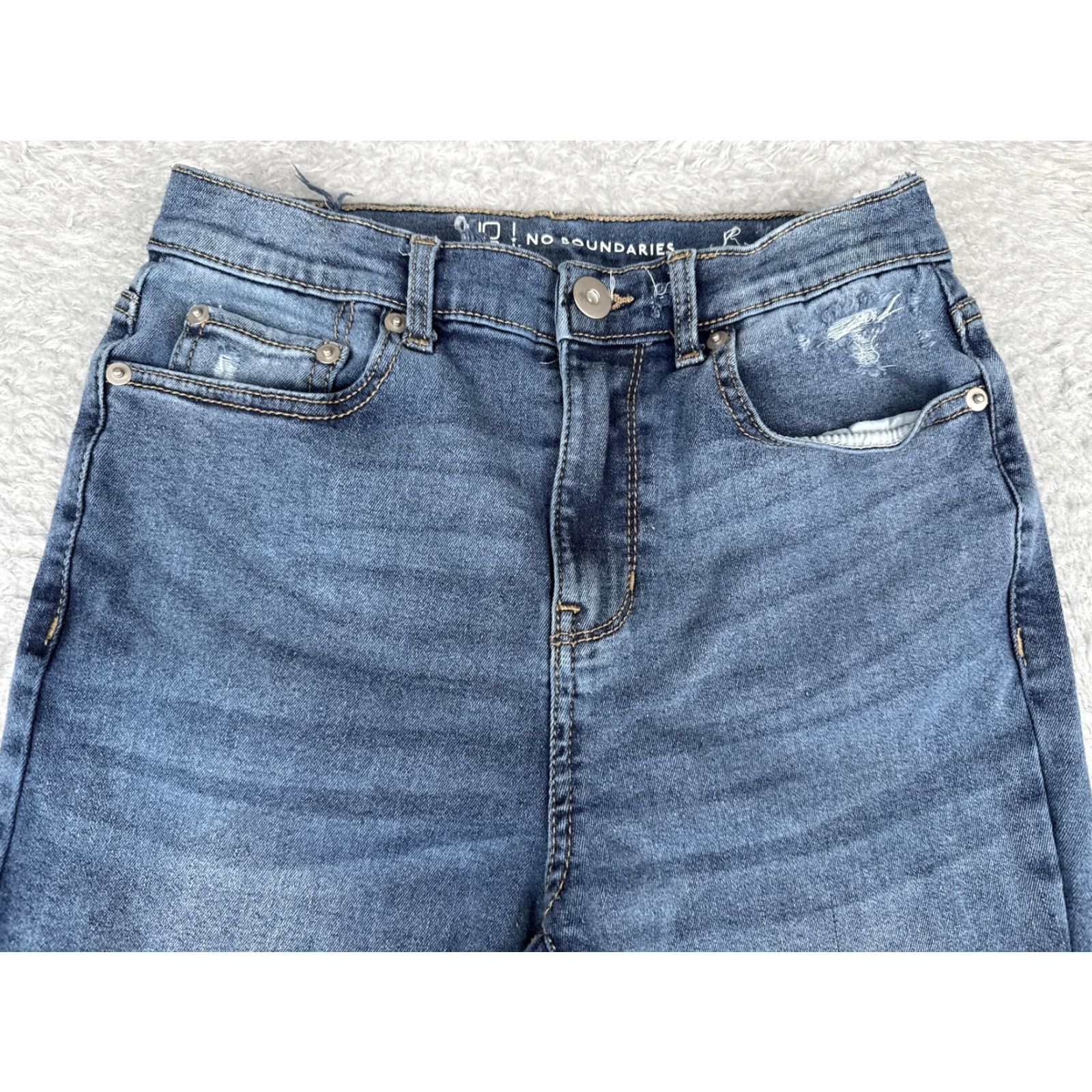 Vintage VINTAGE No Boundaries Jeans Womens Juniors 9 Medium Wash Flare Distressed Raw Hem Denim Size 30" / US 8 / IT 44 - 4 Thumbnail