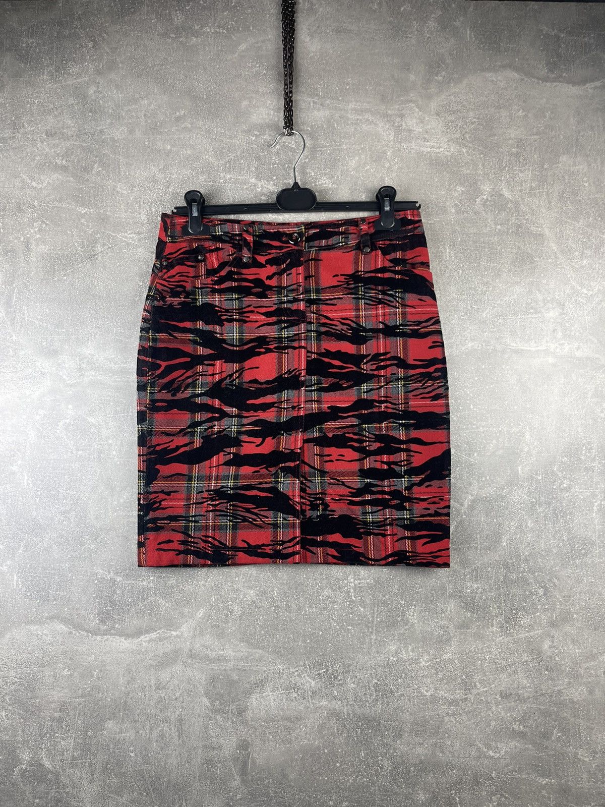 Versace × Versus Versace Versus Versace Archive Runway Red /Black Tartan Camo Skirt Size 27" / US 4 / IT 40 - 1 Thumbnail