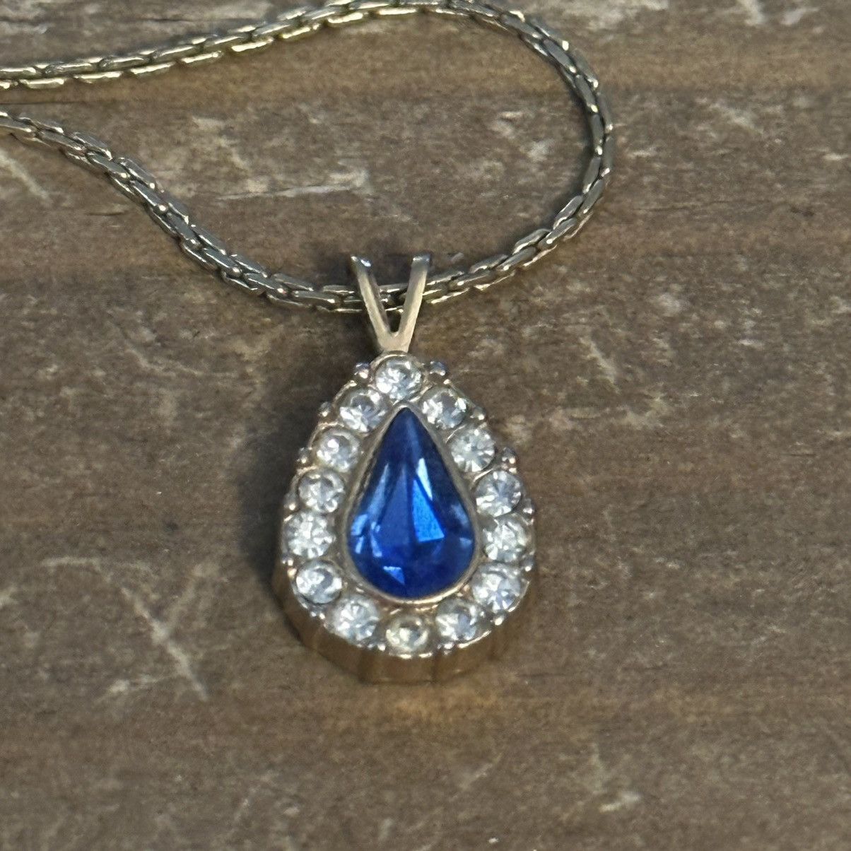 Other × Vintage Vintage Avon September birthstone pendant necklace Size ONE SIZE - 3 Thumbnail