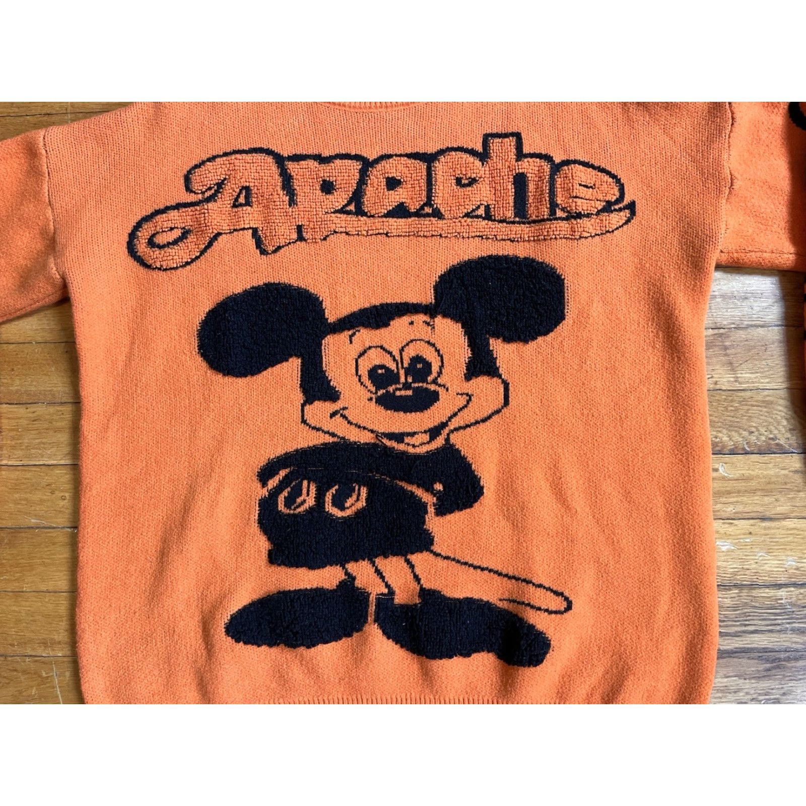 Vintage VINTAGE Apache Mickey Mouse Sweater Men’s XL Orange 90s Graphic Print Crew Neck Pullover knit Size US XL / EU 56 / 4 - 3 Thumbnail