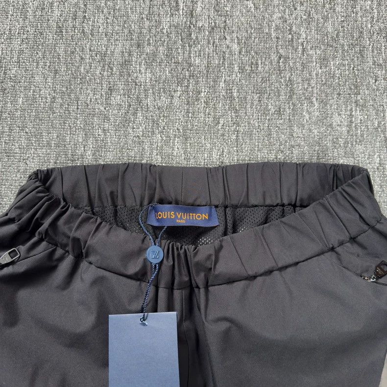 Louis Vuitton LOUIS VUITTON 2054 Heat-sensing full-print Logo sweatpants Size US 40 / EU 56 - 3 Thumbnail