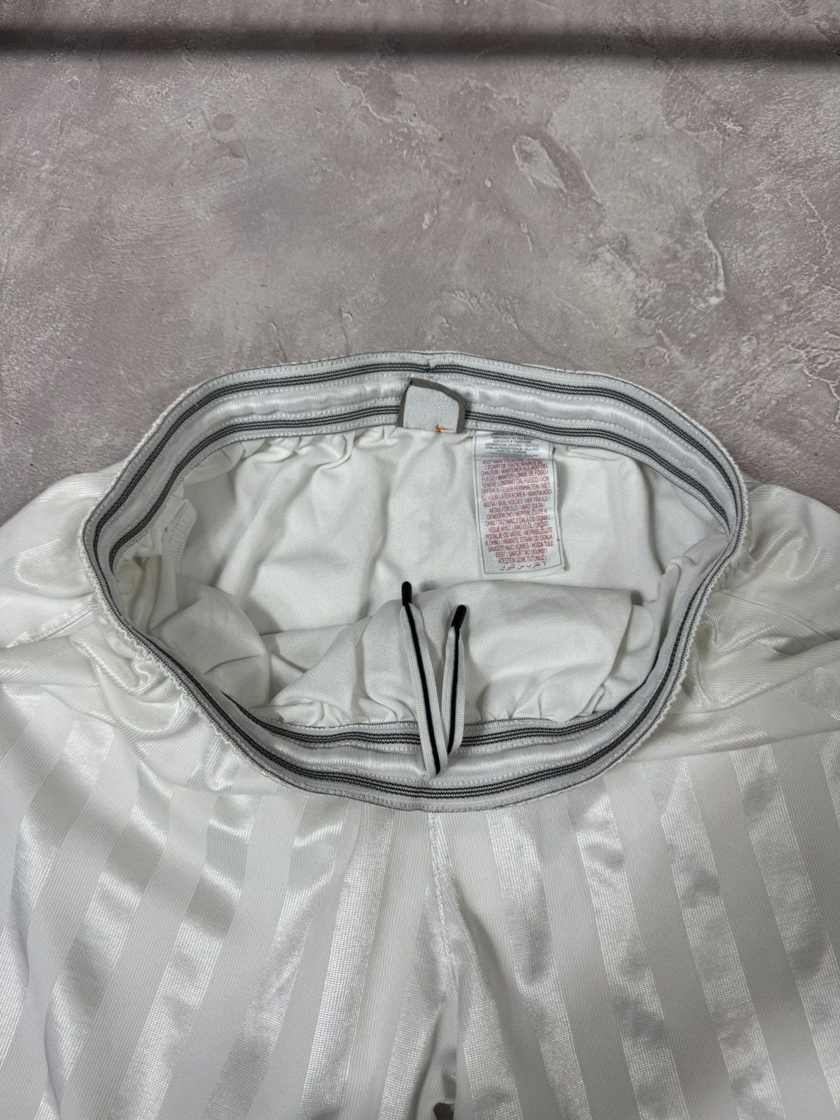 Other Vintage Nike White/Silver Stripes Short Size US 32 / EU 48 - 6 Thumbnail