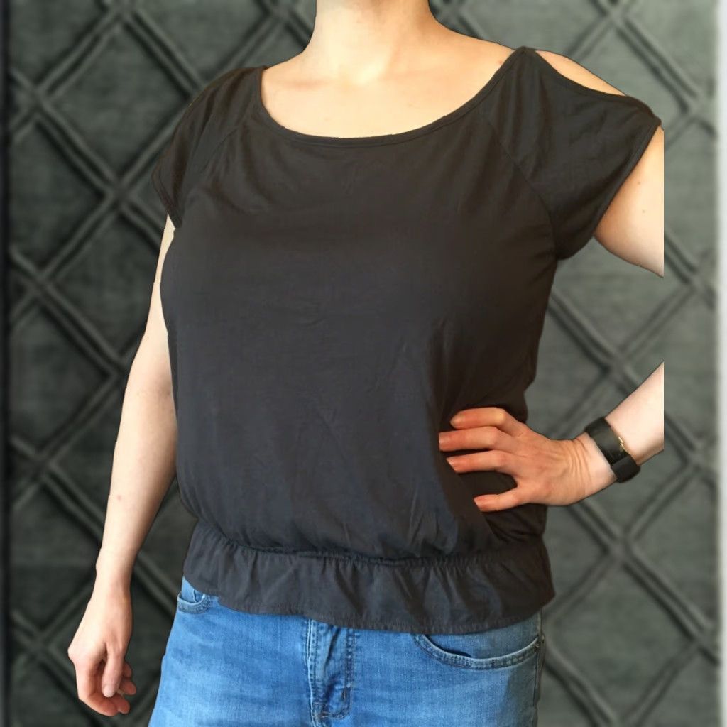 American Eagle Outfitters American Eagle Outfitters Blouse Short Sleeve Black Cold Shoulder Elastic Waist Juniors L Womens Size L / US 10 / IT 46 - 1 Thumbnail