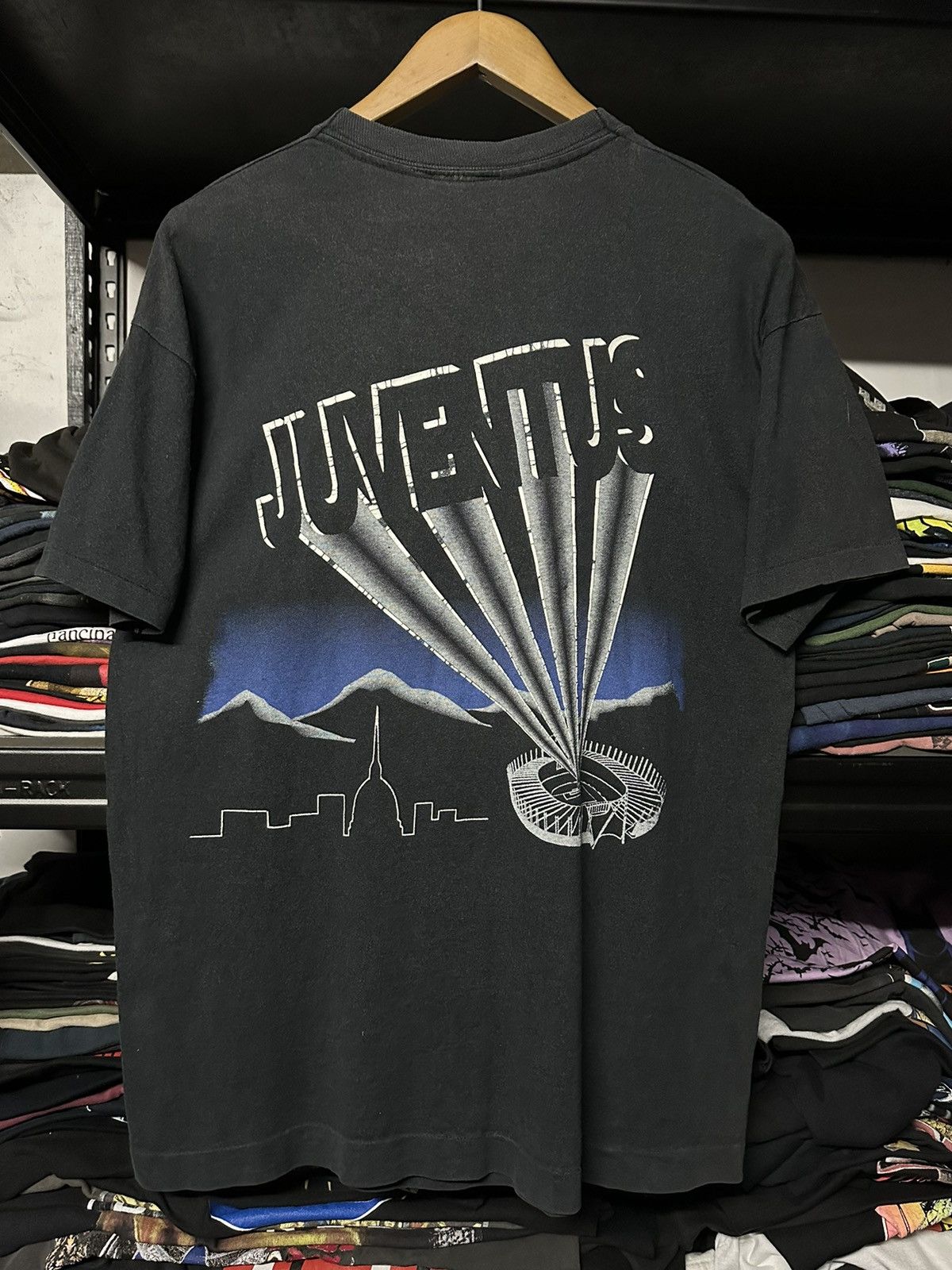 Vintage Vintage 90s Juventus Italia Club Single Stitch Faded Tee Size US L / EU 52-54 / 3 - 2 Thumbnail