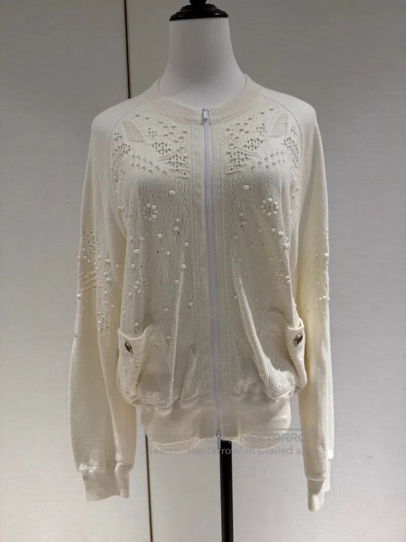 Chanel Chanel Current Series White Knitted Cardigan coat Size XS / US 0-2 / IT 36-38 - 1 Thumbnail